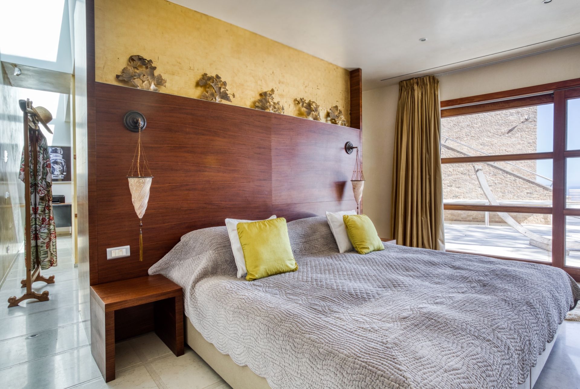 luxury villa 10 Rooms for seasonal rent on BORMES LES MIMOSAS (83230)