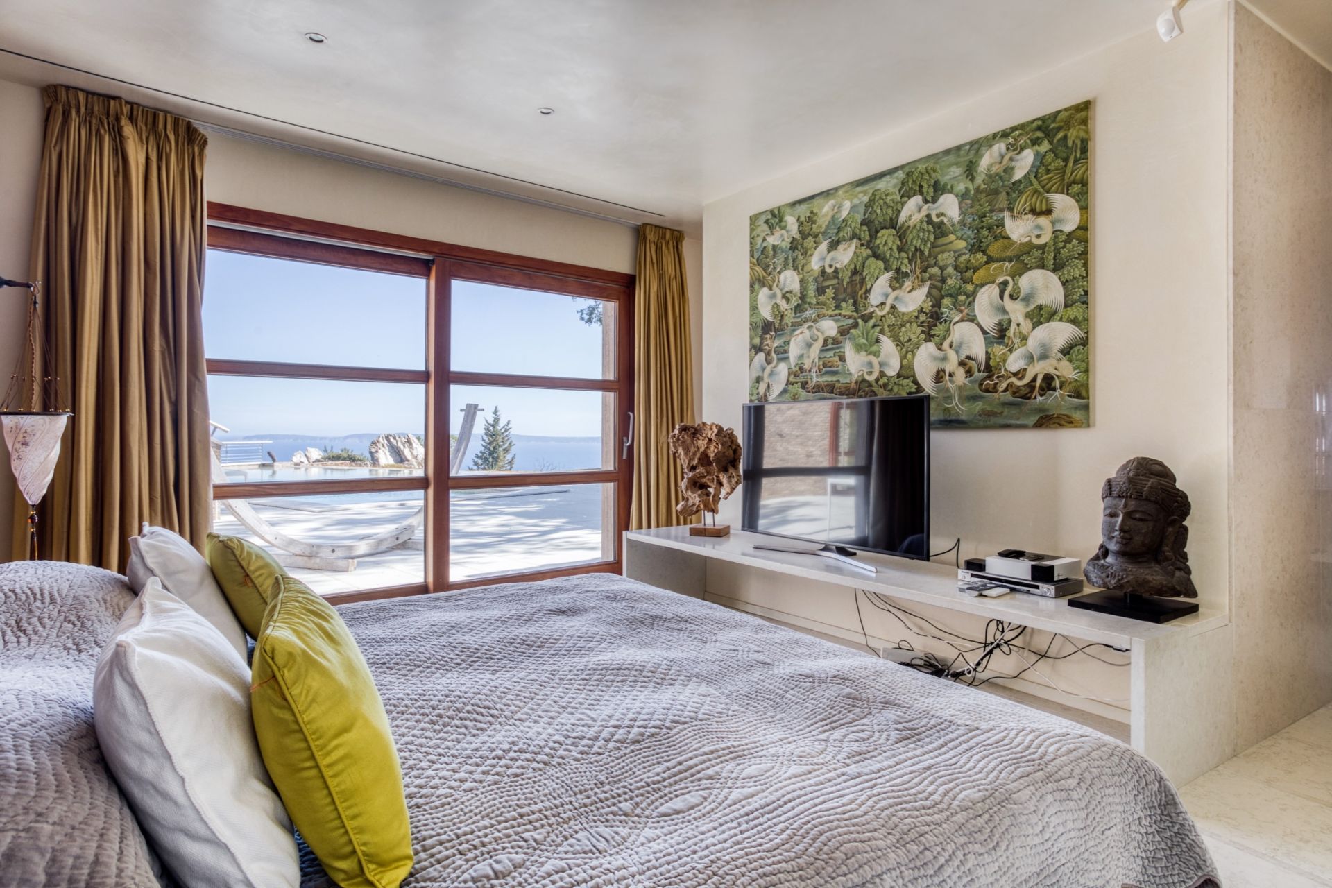 luxury villa 10 Rooms for seasonal rent on BORMES LES MIMOSAS (83230)
