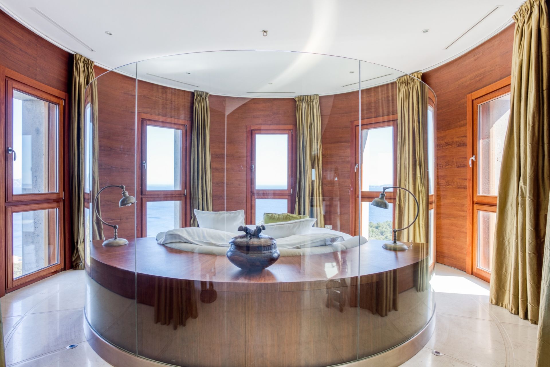 luxury villa 10 Rooms for seasonal rent on BORMES LES MIMOSAS (83230)