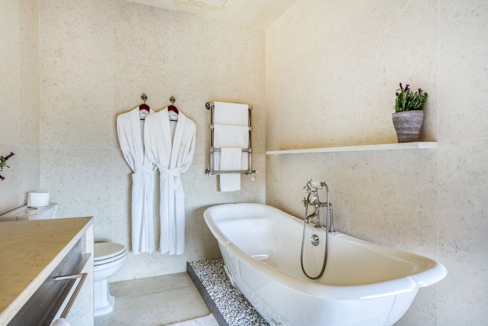 luxury villa 10 Rooms for seasonal rent on BORMES LES MIMOSAS (83230)