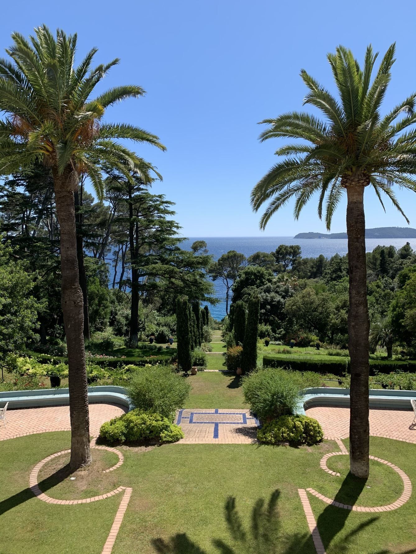 château 28 Pièces en location saisonnière sur LE PRADET (83220)