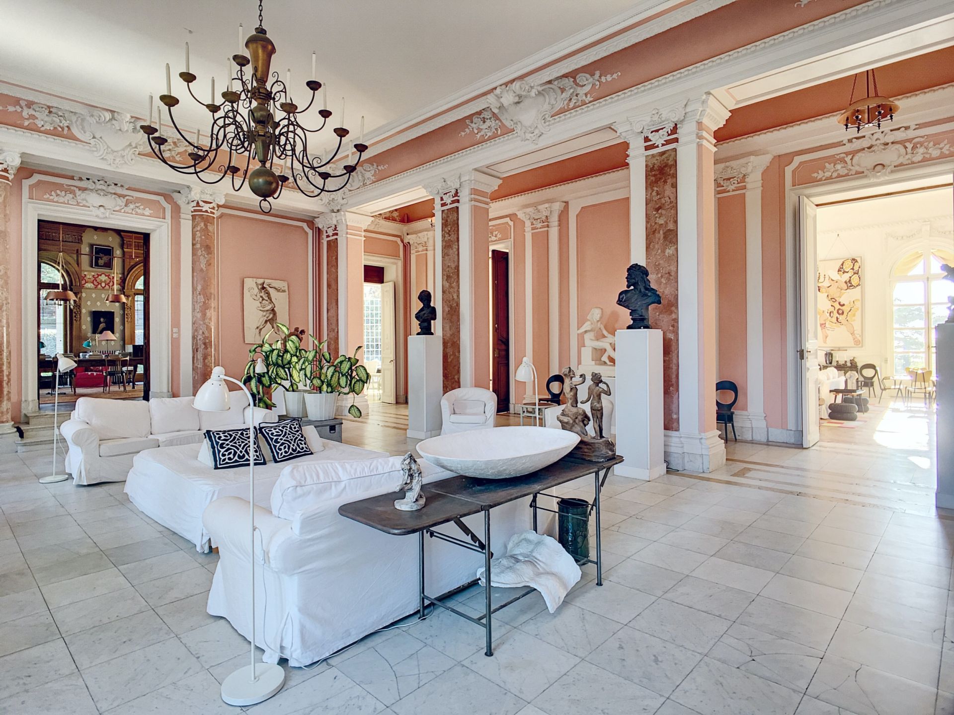 château 28 Pièces en location saisonnière sur LE PRADET (83220)