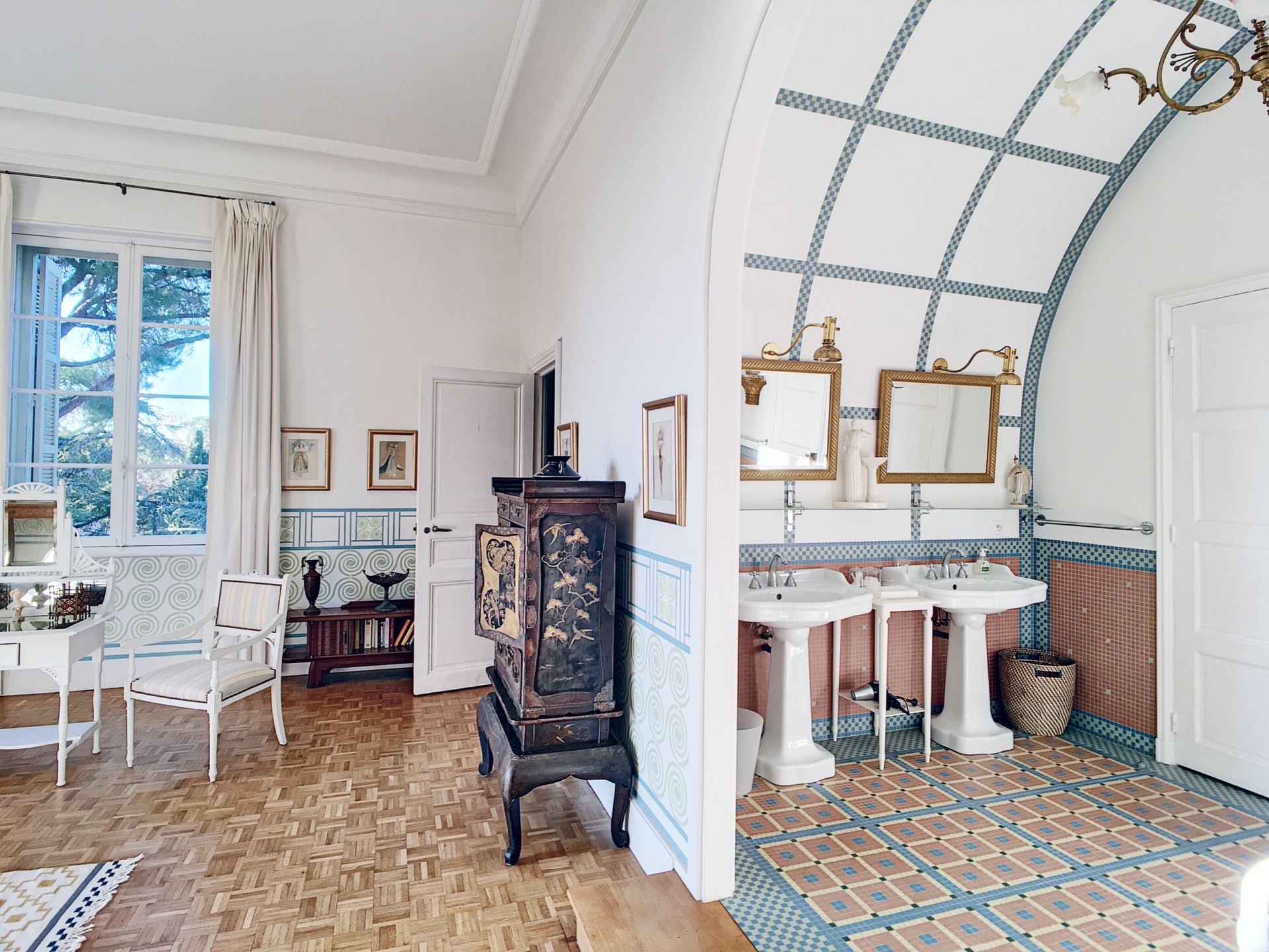 château 28 Pièces en location saisonnière sur LE PRADET (83220)