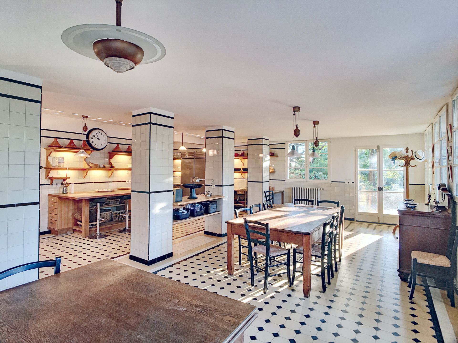 château 28 Pièces en location saisonnière sur LE PRADET (83220)