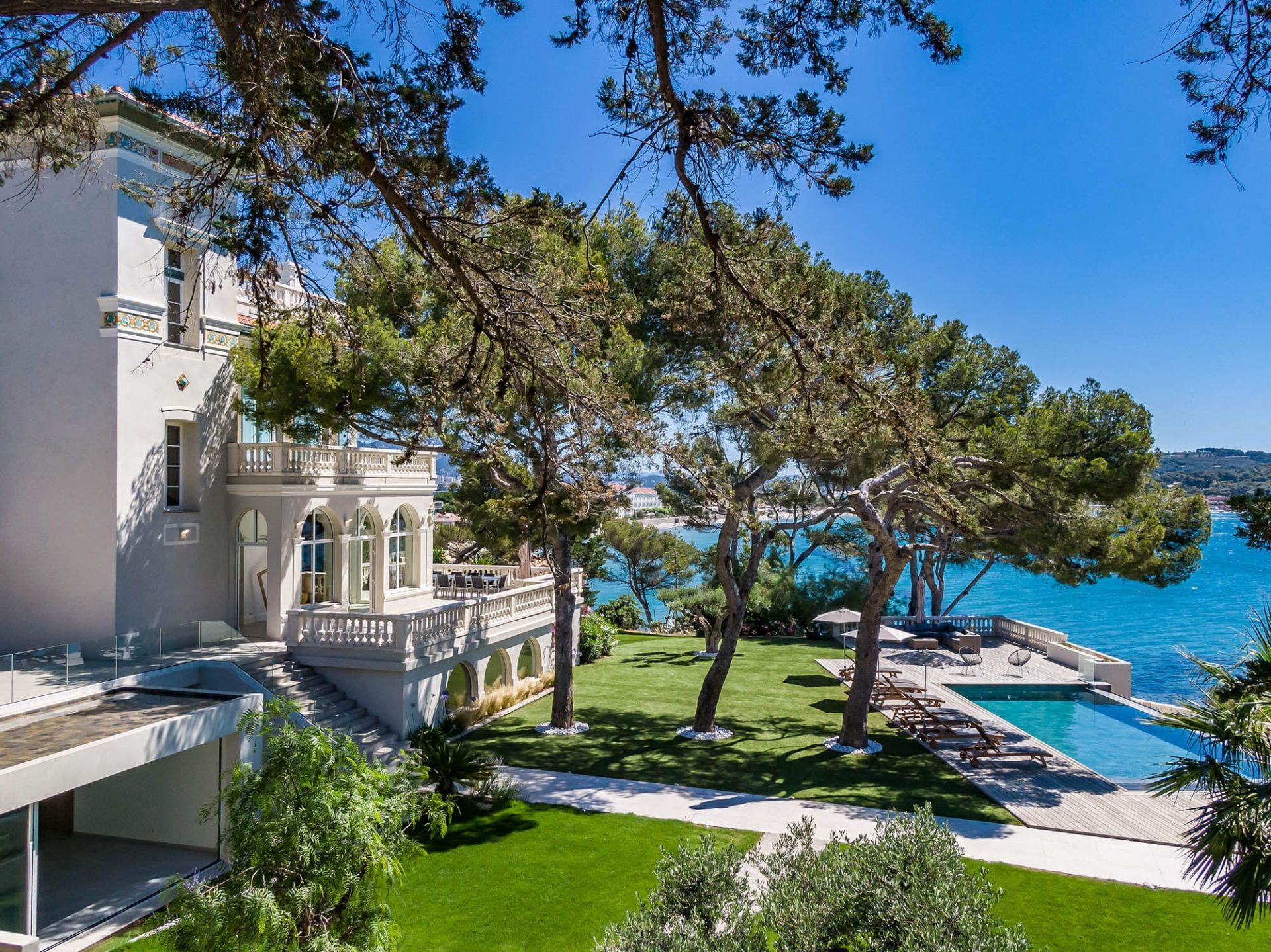maison bourgeoise 6 Pièces en location saisonnière sur LA SEYNE SUR MER (83500)