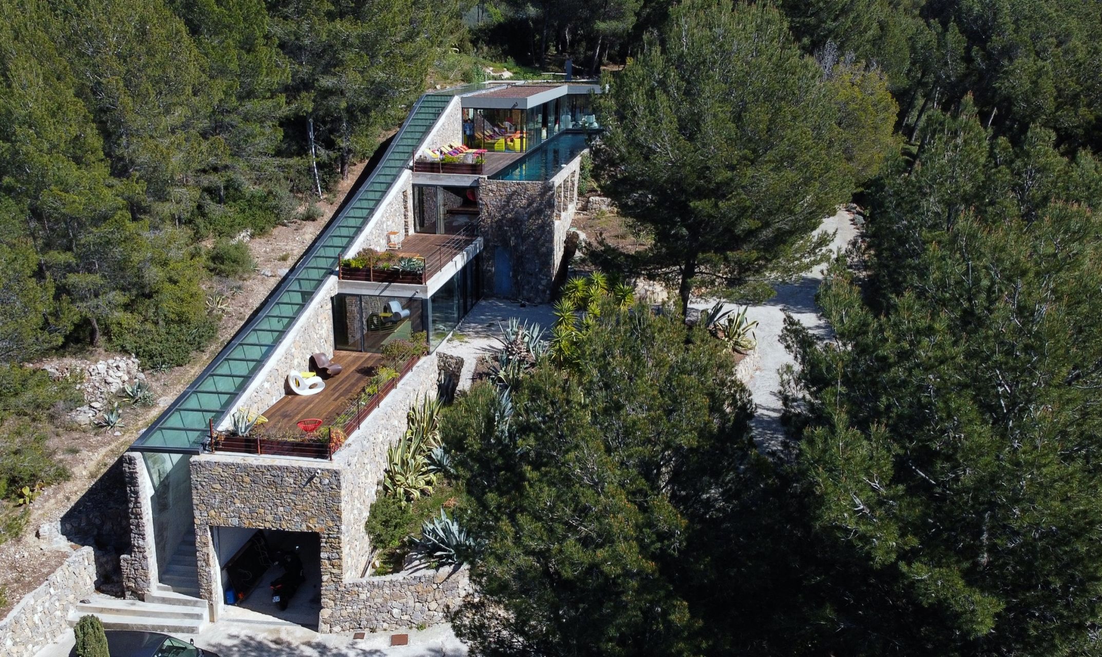 luxury villa 5 Rooms for seasonal rent on BANDOL (83150)