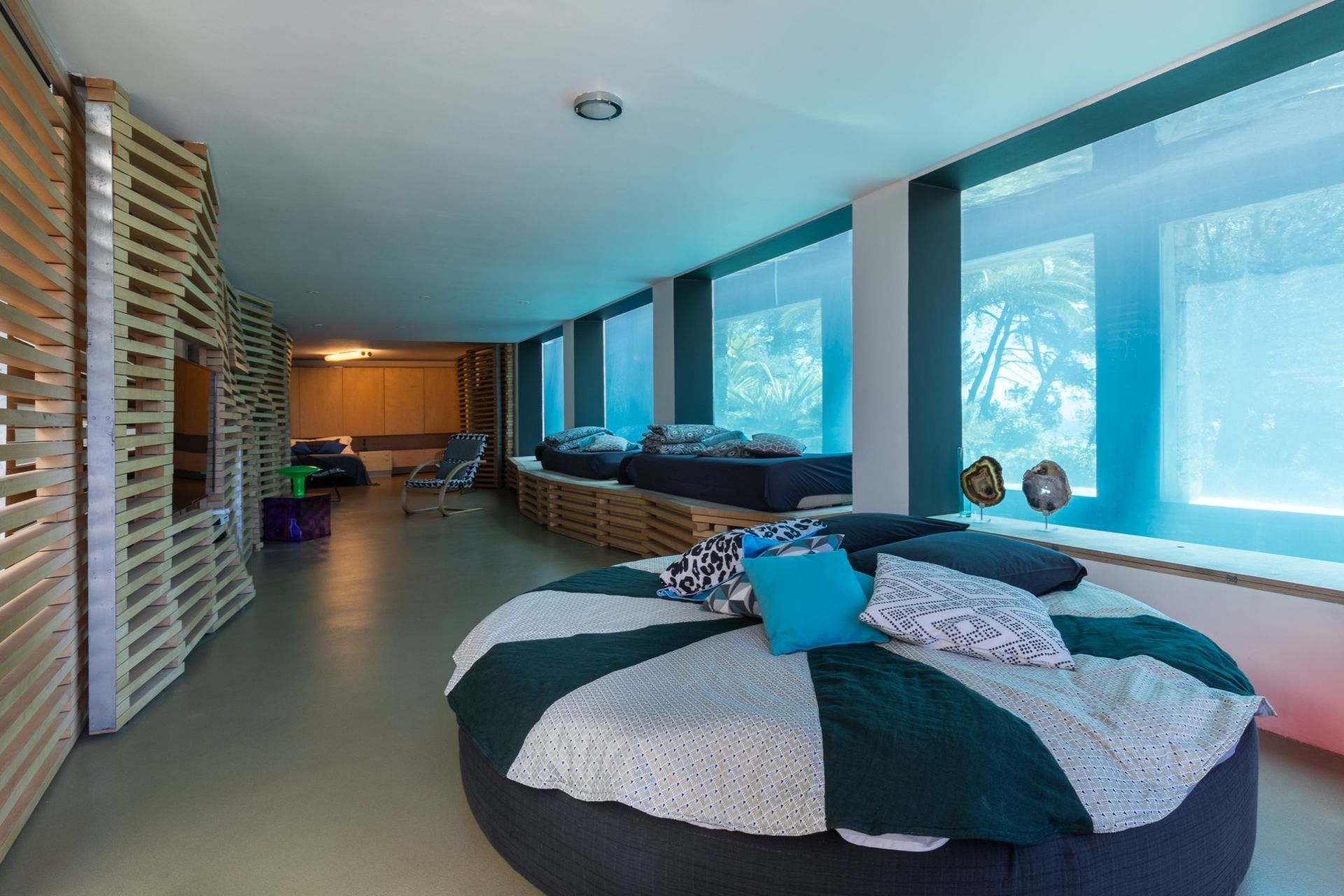 luxury villa 5 Rooms for seasonal rent on BANDOL (83150)