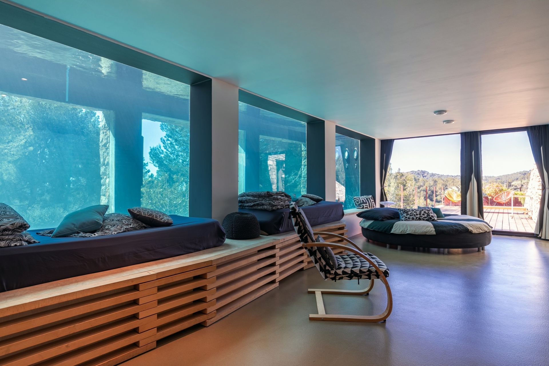 luxury villa 5 Rooms for seasonal rent on BANDOL (83150)