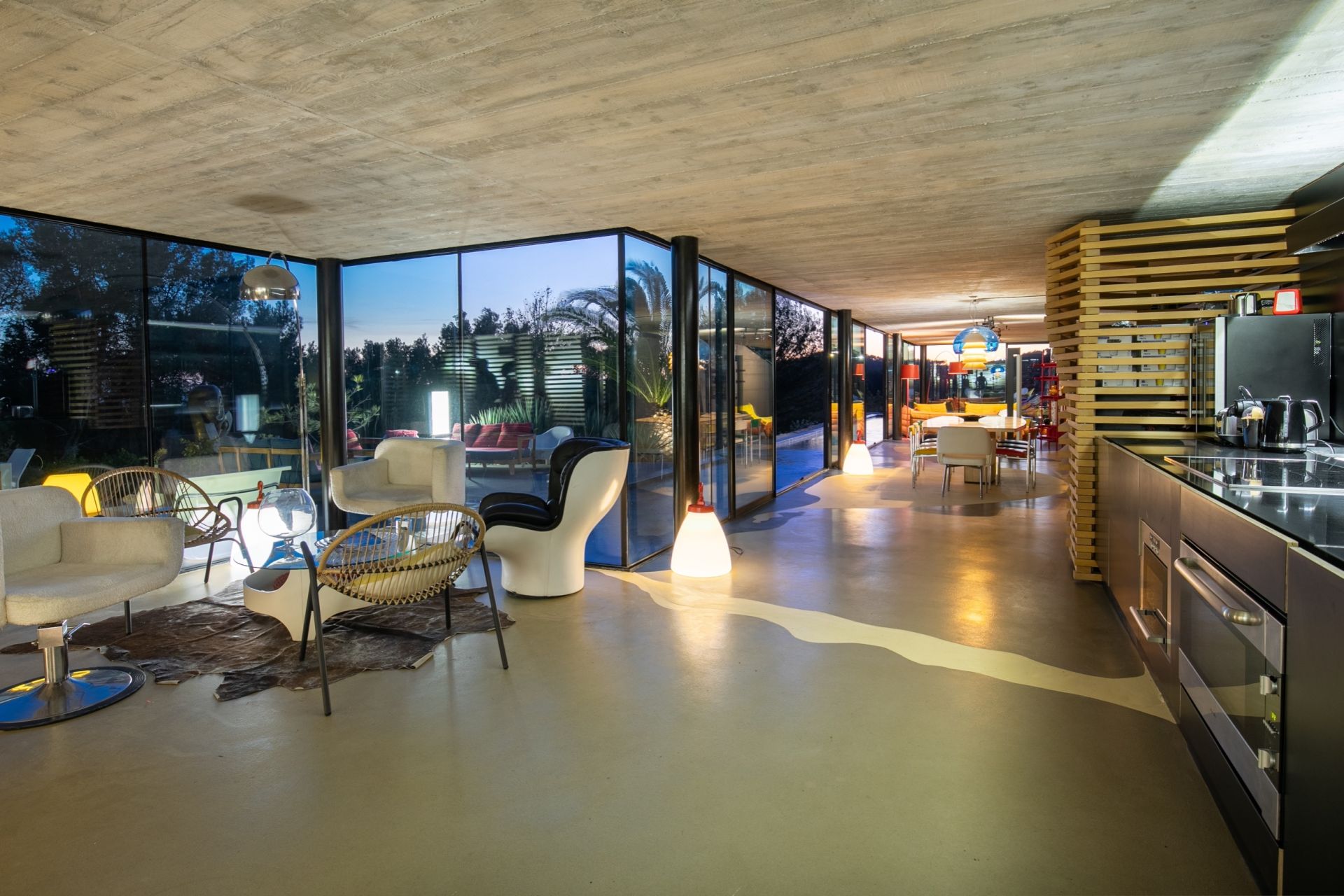 luxury villa 5 Rooms for seasonal rent on BANDOL (83150)