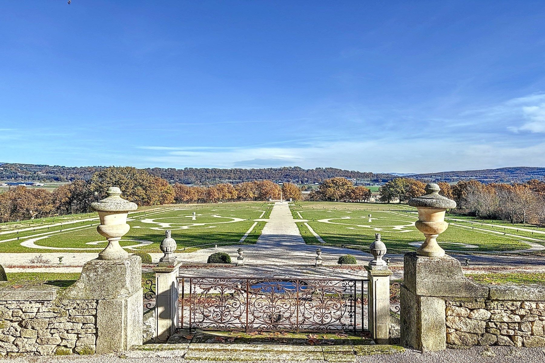 castle 20 Rooms for sale on FORCALQUIER (04300)