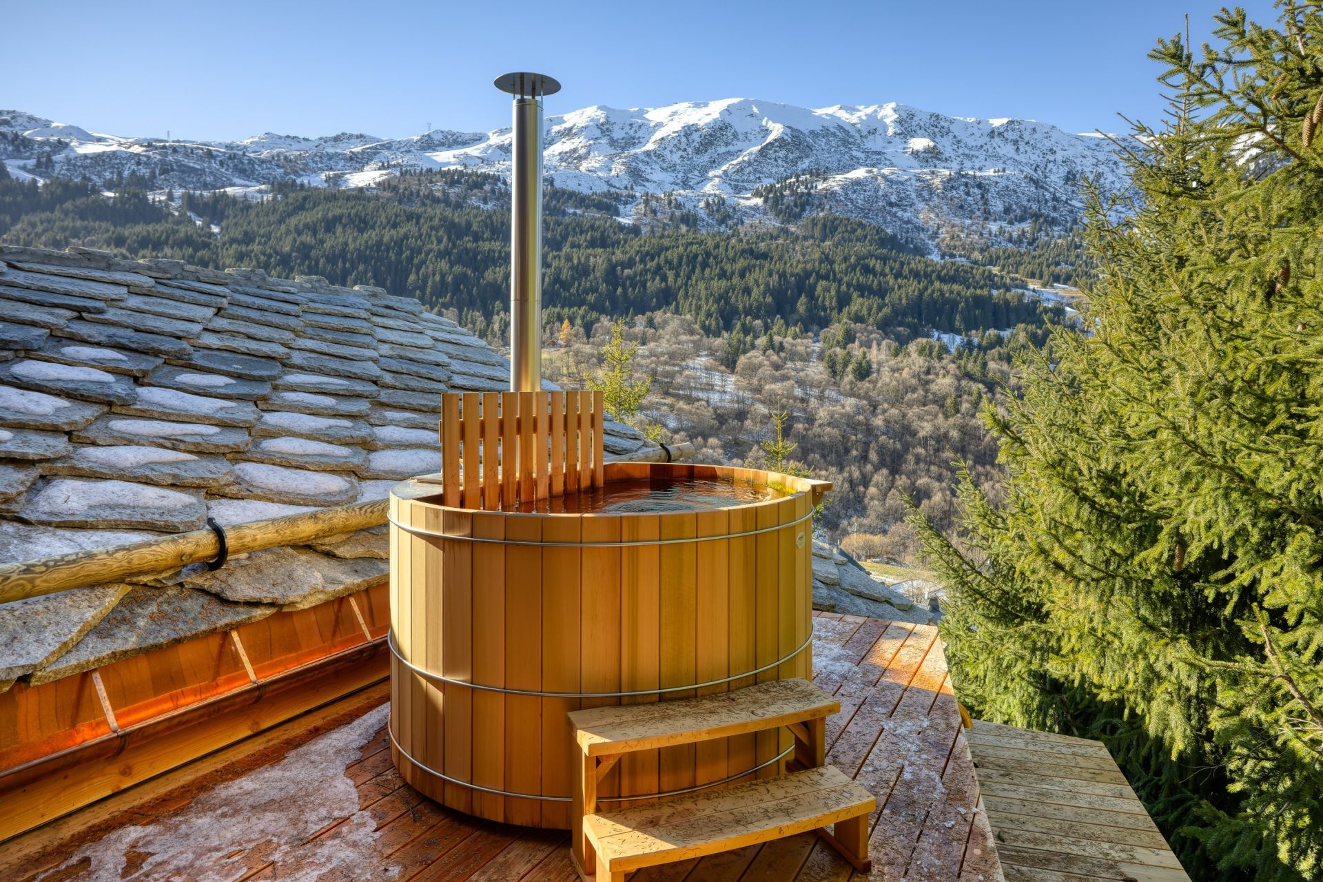 luxury chalet 7 Rooms for seasonal rent on MERIBEL LES ALLUES (73550)