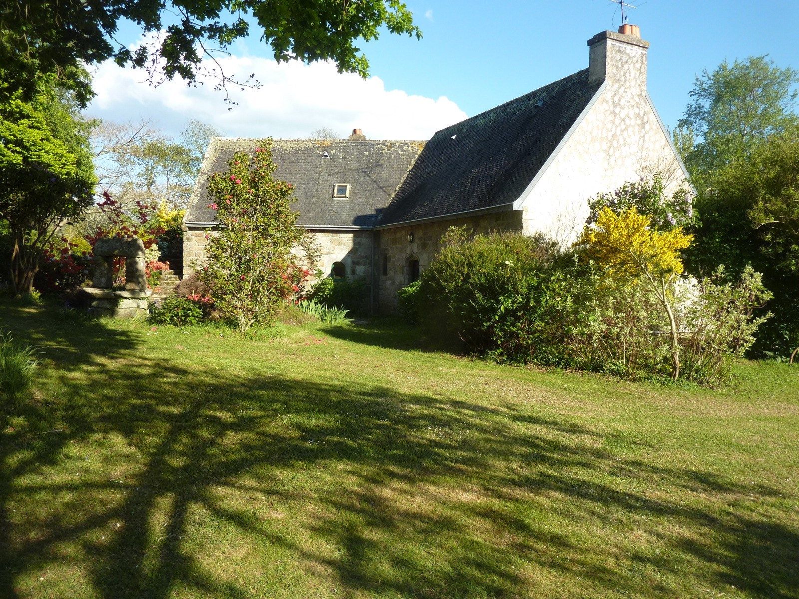 luxury house 8 Rooms for sale on GOUESNACH (29950)