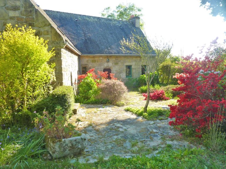 luxury house 8 Rooms for sale on GOUESNACH (29950)