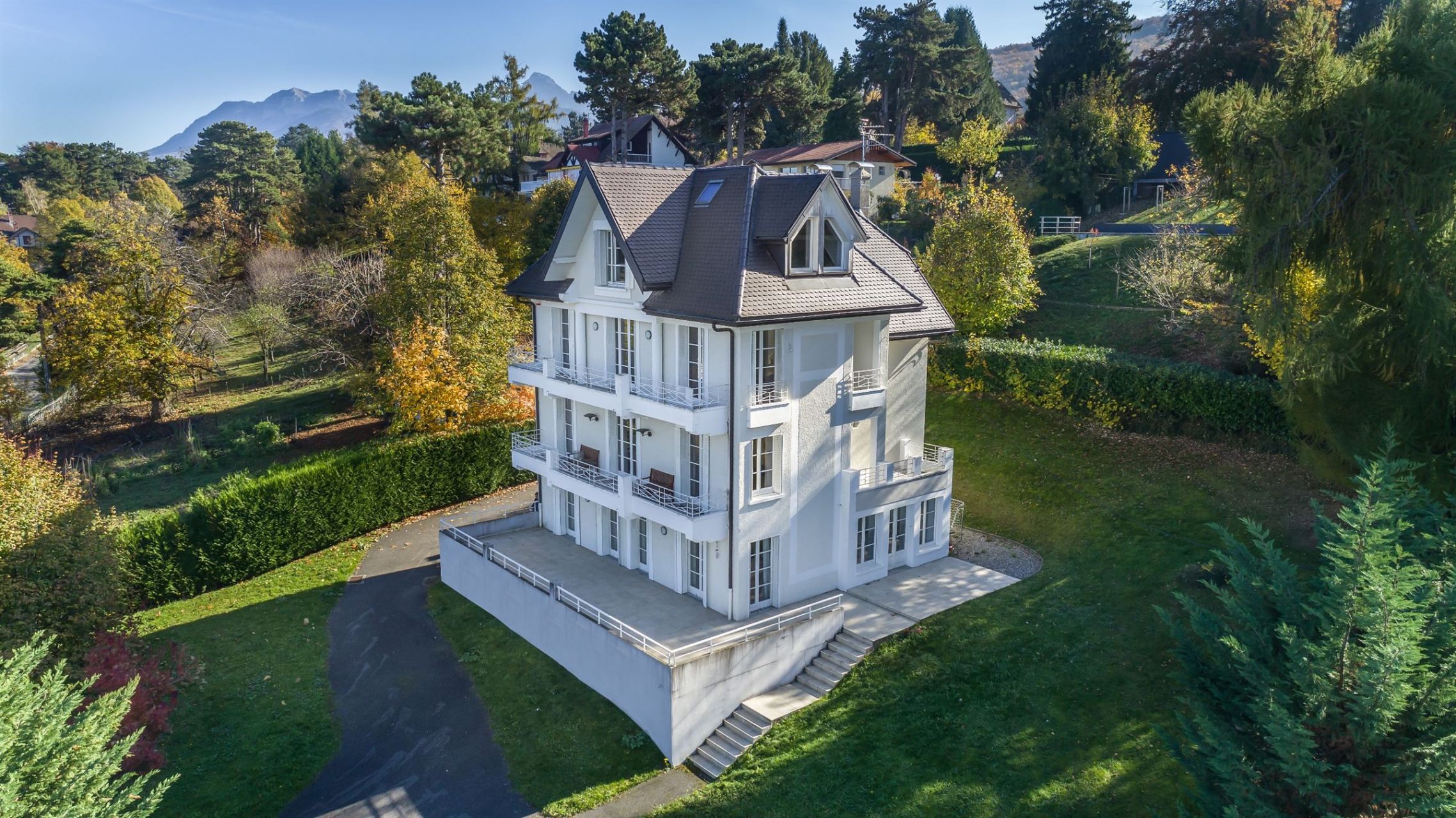 luxury house 6 Rooms for sale on EVIAN LES BAINS (74500)
