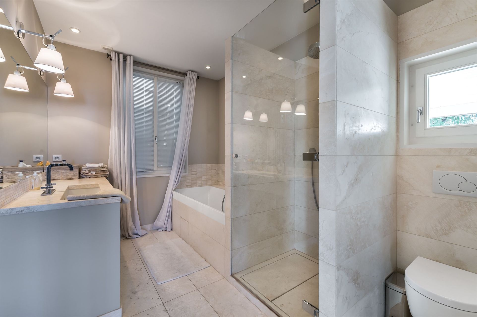 luxury house 6 Rooms for sale on EVIAN LES BAINS (74500)