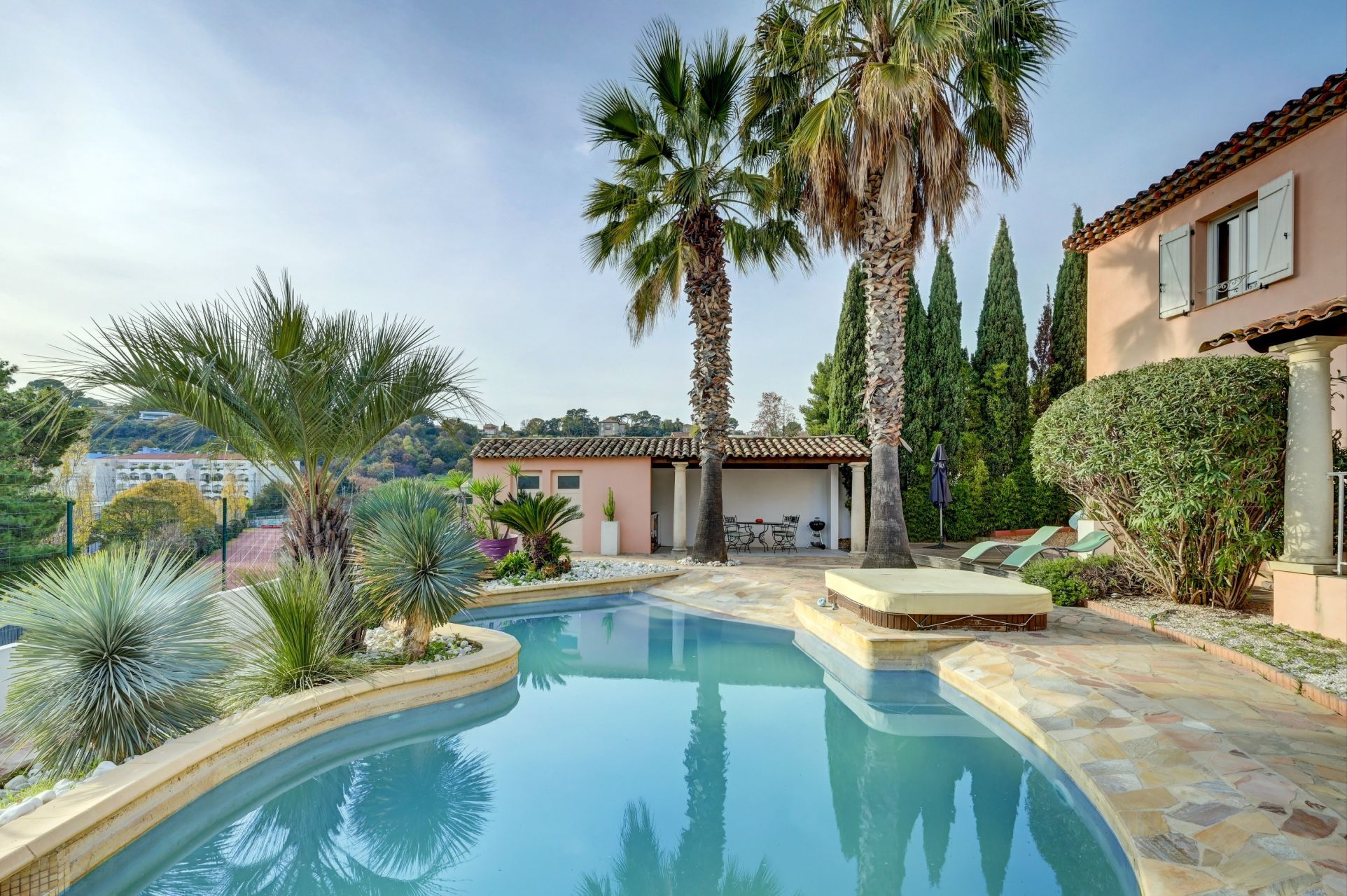 luxury house 5 Rooms for sale on MARSEILLE (13012)