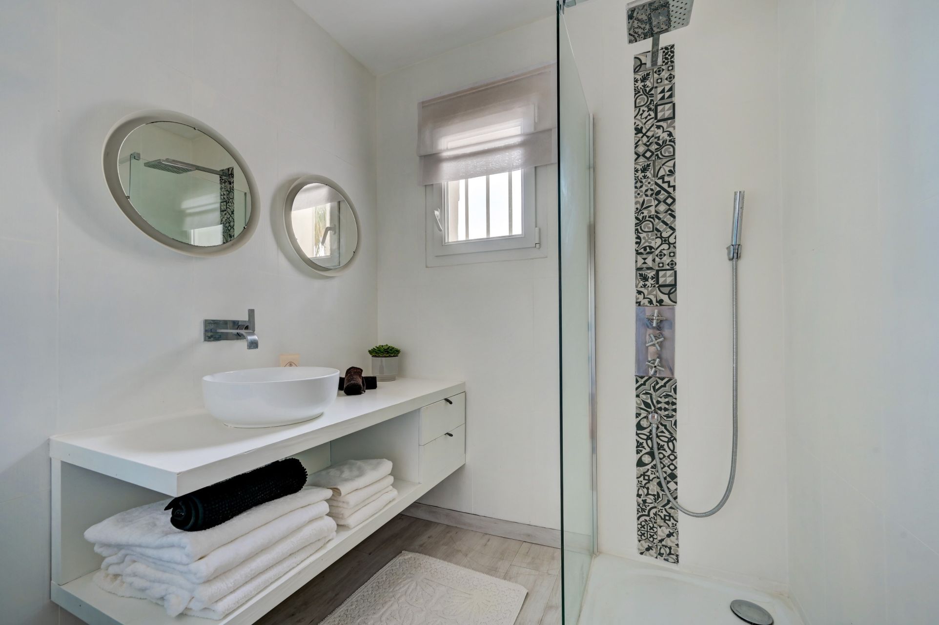 luxury house 5 Rooms for sale on MARSEILLE (13012)