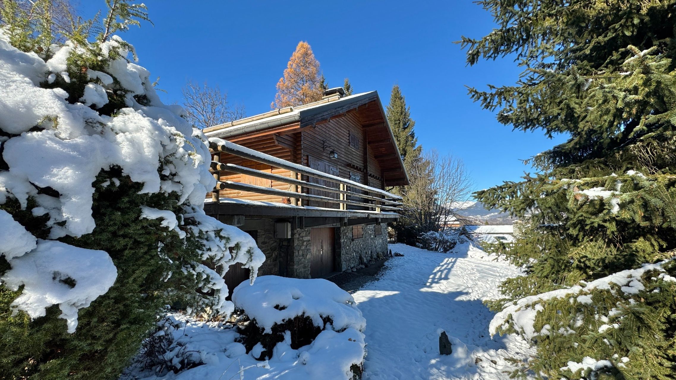 luxury chalet 6 Rooms for sale on MERIBEL LES ALLUES (73550)