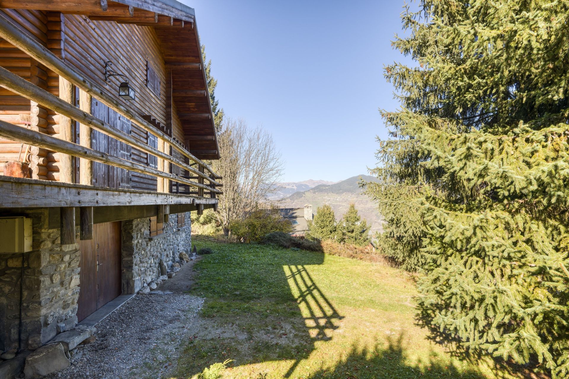 luxury chalet 6 Rooms for sale on MERIBEL LES ALLUES (73550)