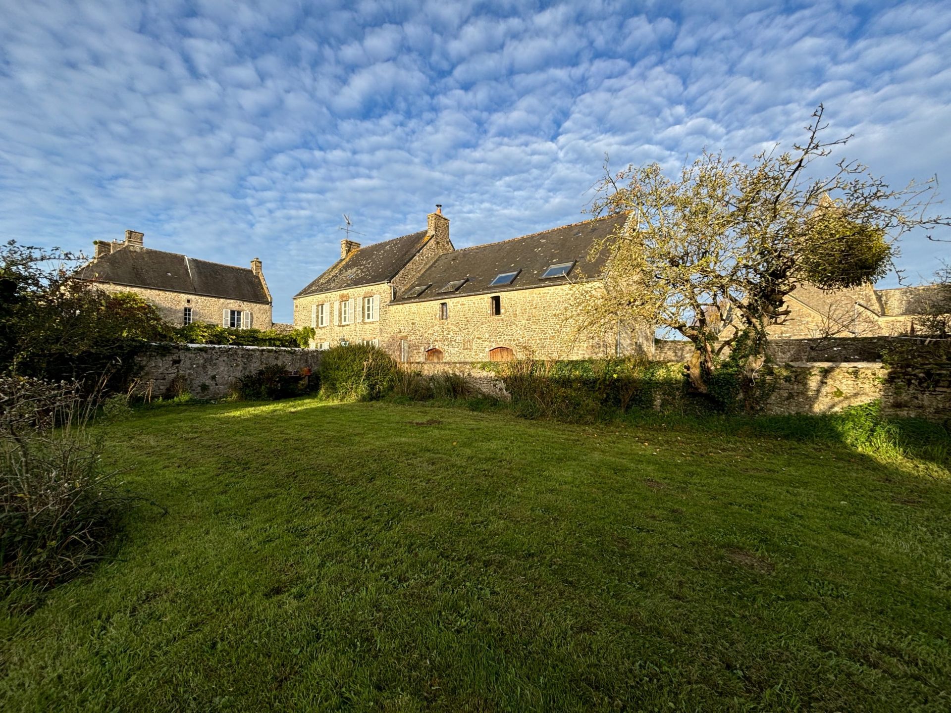 luxury house 11 Rooms for sale on QUINEVILLE (50310)