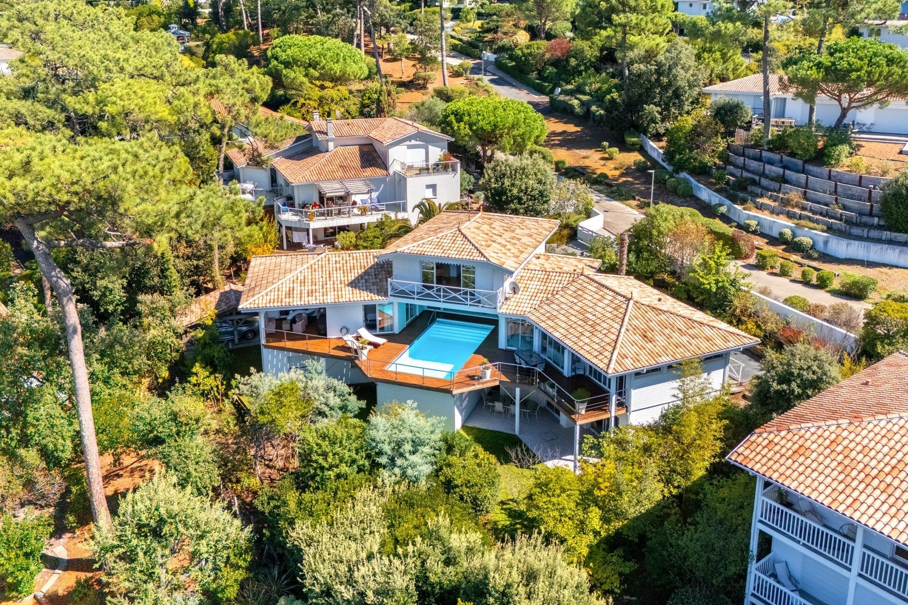 luxury house 9 Rooms for sale on PYLA SUR MER (33115)