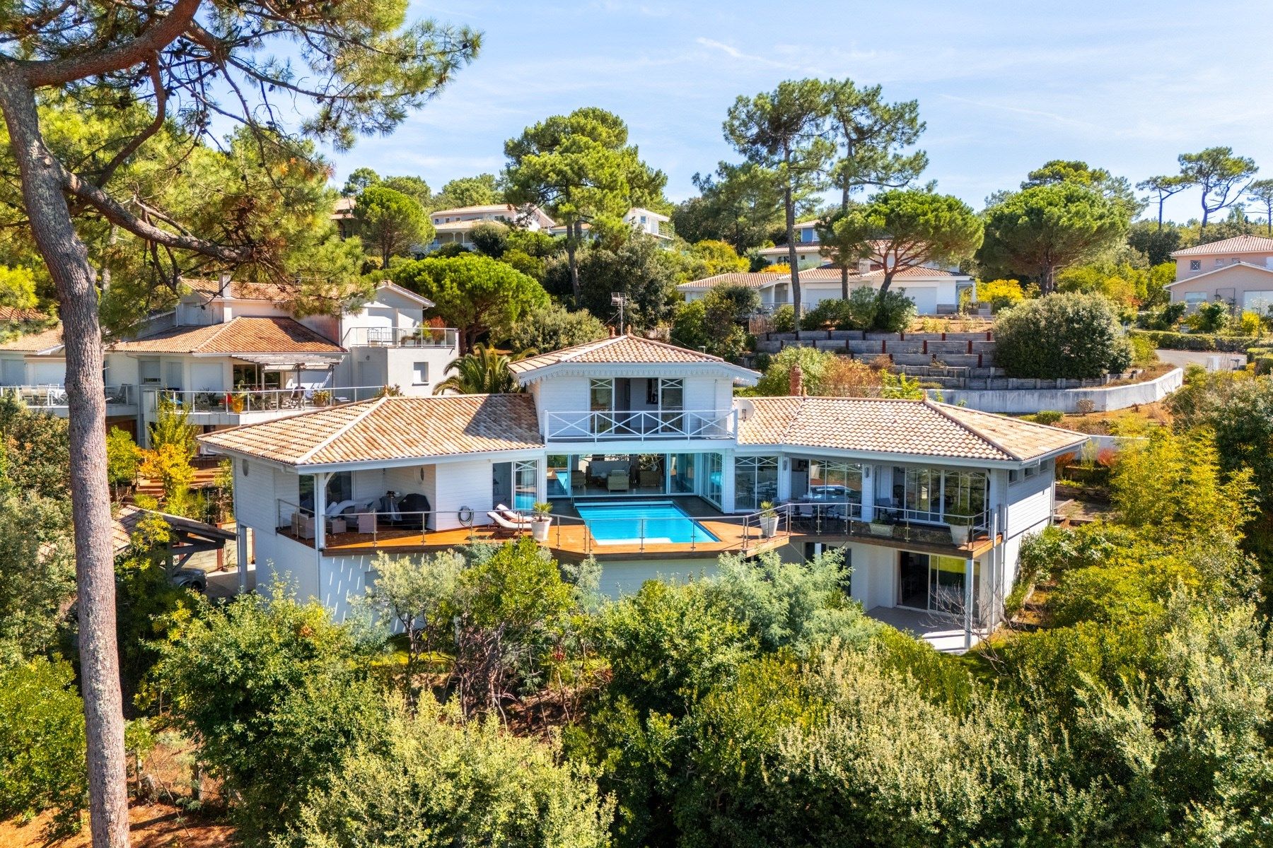 luxury house 9 Rooms for sale on PYLA SUR MER (33115)