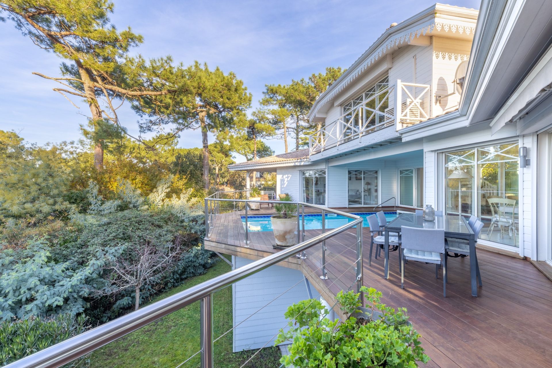 luxury house 9 Rooms for sale on PYLA SUR MER (33115)
