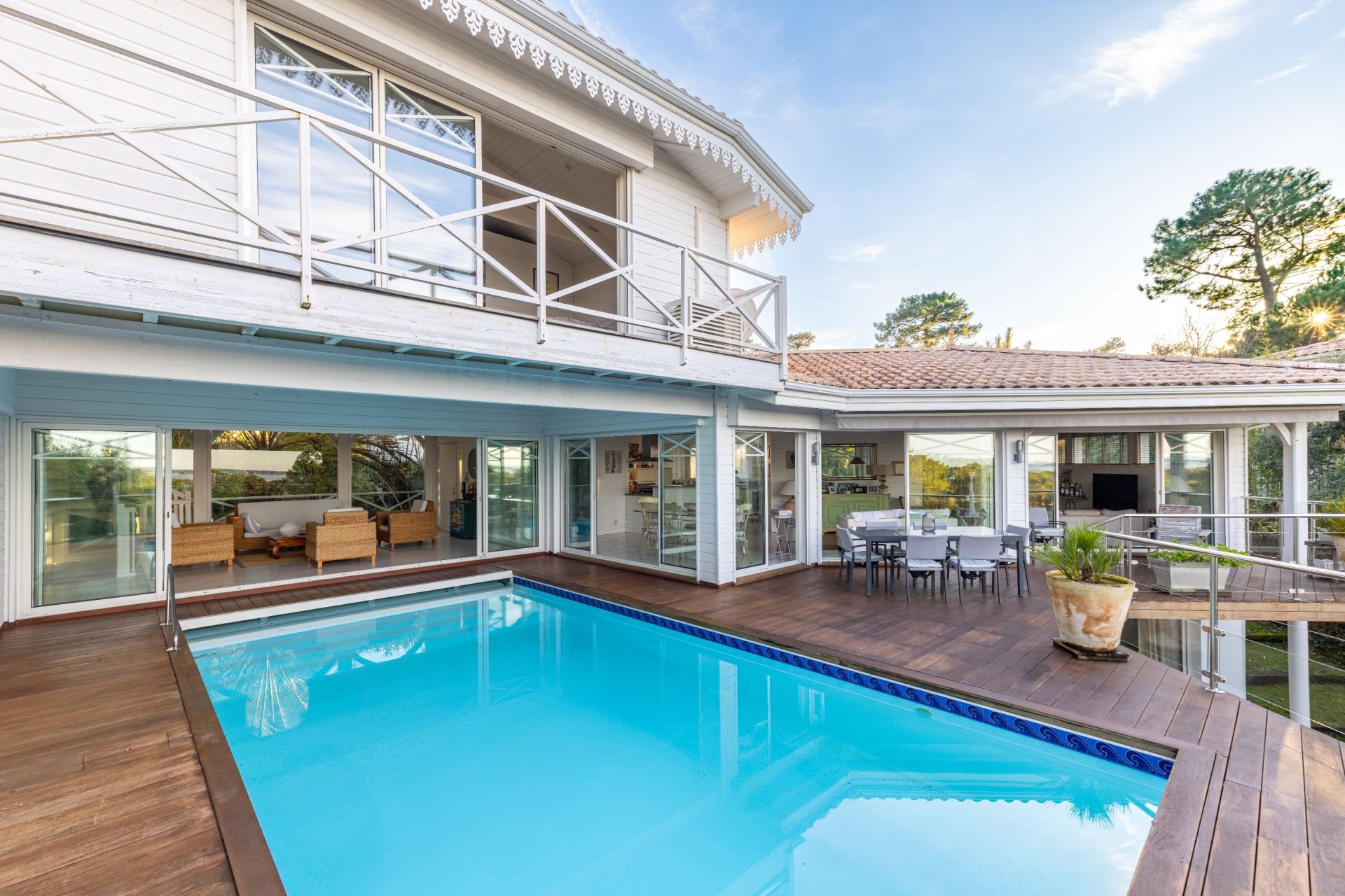 luxury house 9 Rooms for sale on PYLA SUR MER (33115)