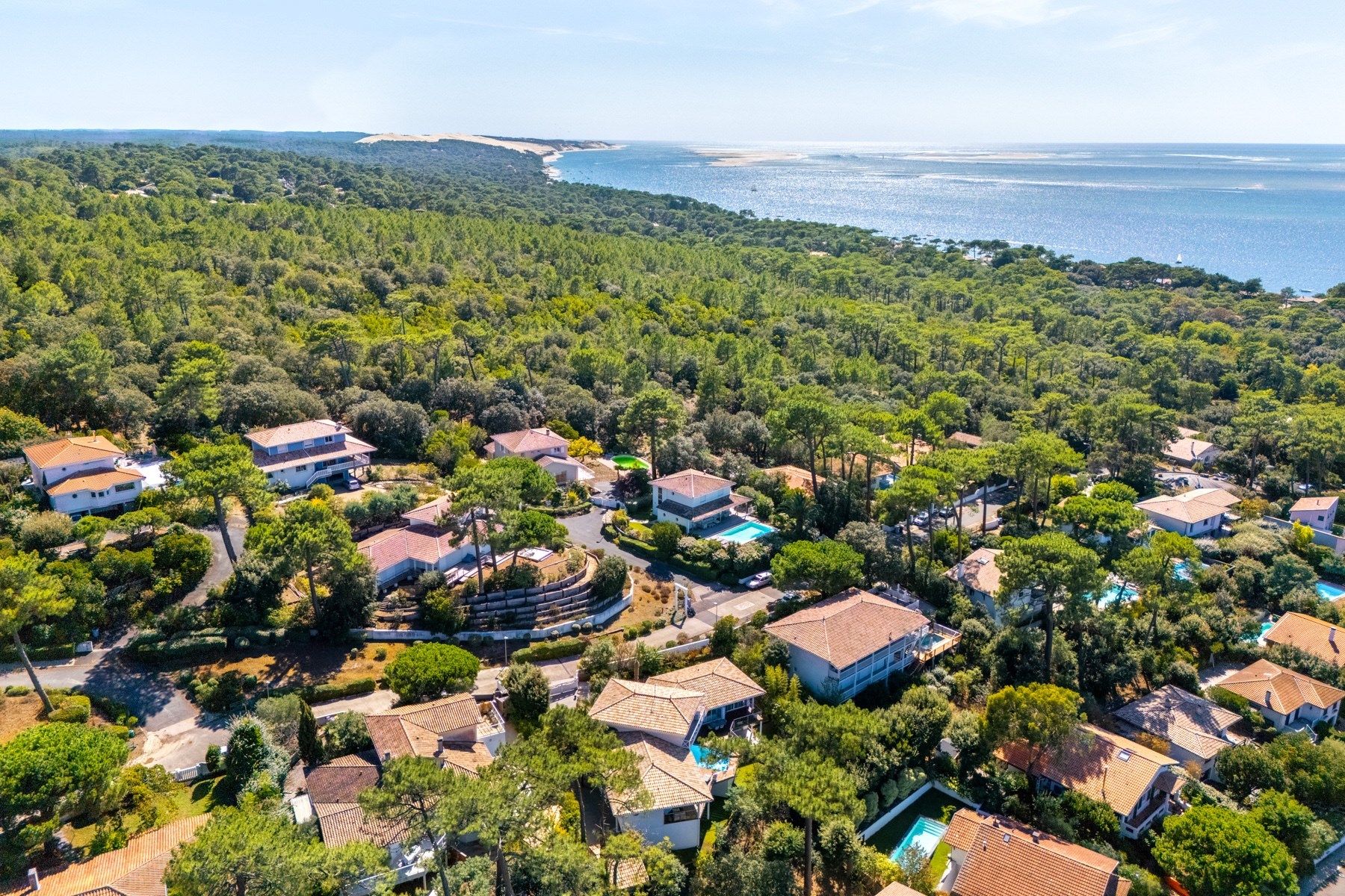 luxury house 9 Rooms for sale on PYLA SUR MER (33115)