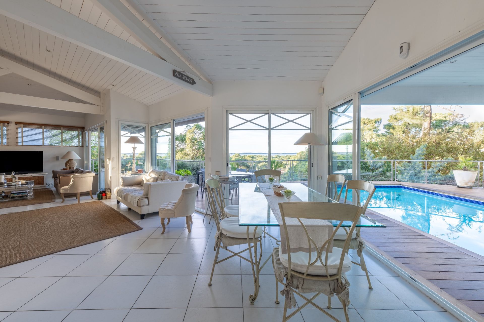 luxury house 9 Rooms for sale on PYLA SUR MER (33115)