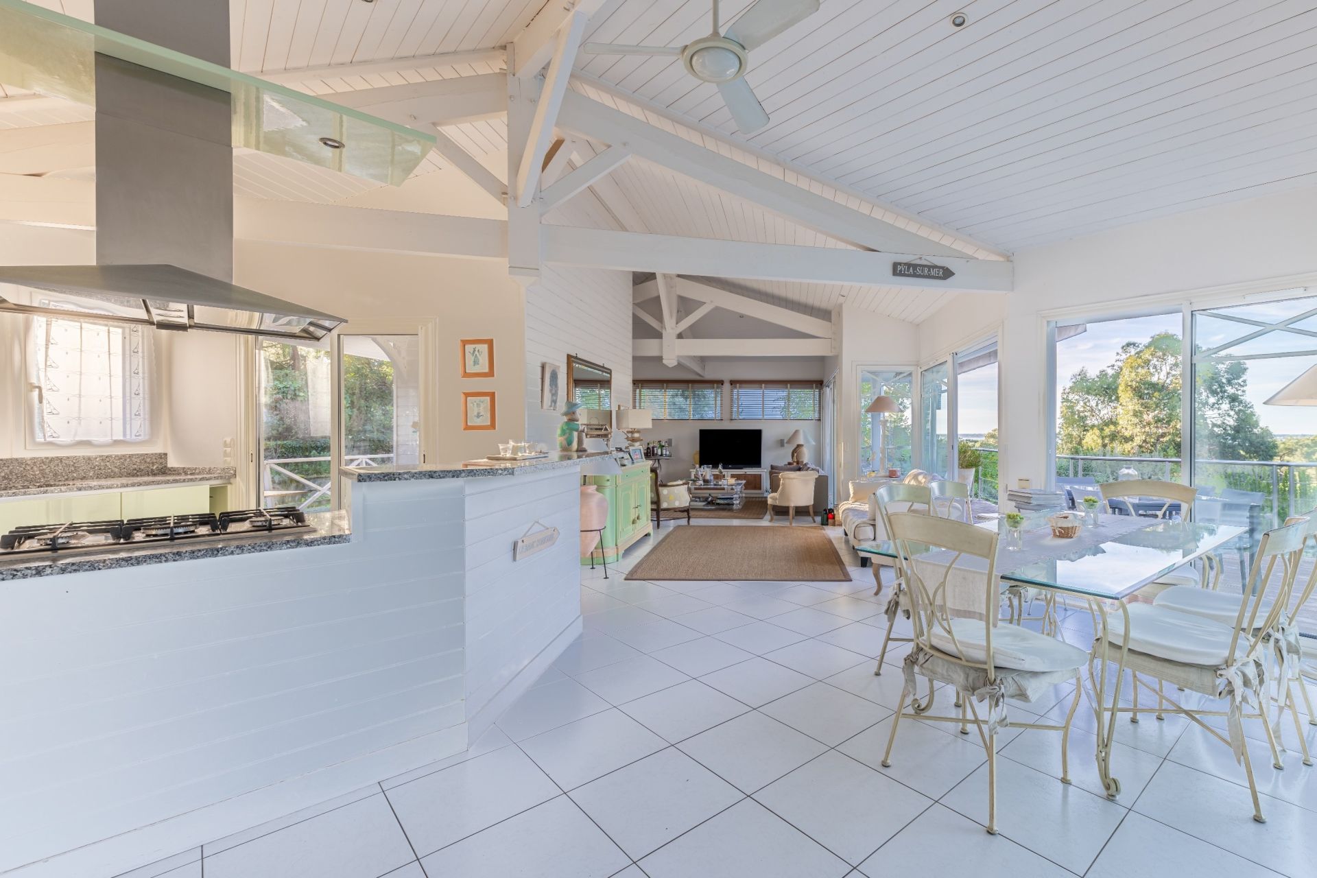 luxury house 9 Rooms for sale on PYLA SUR MER (33115)