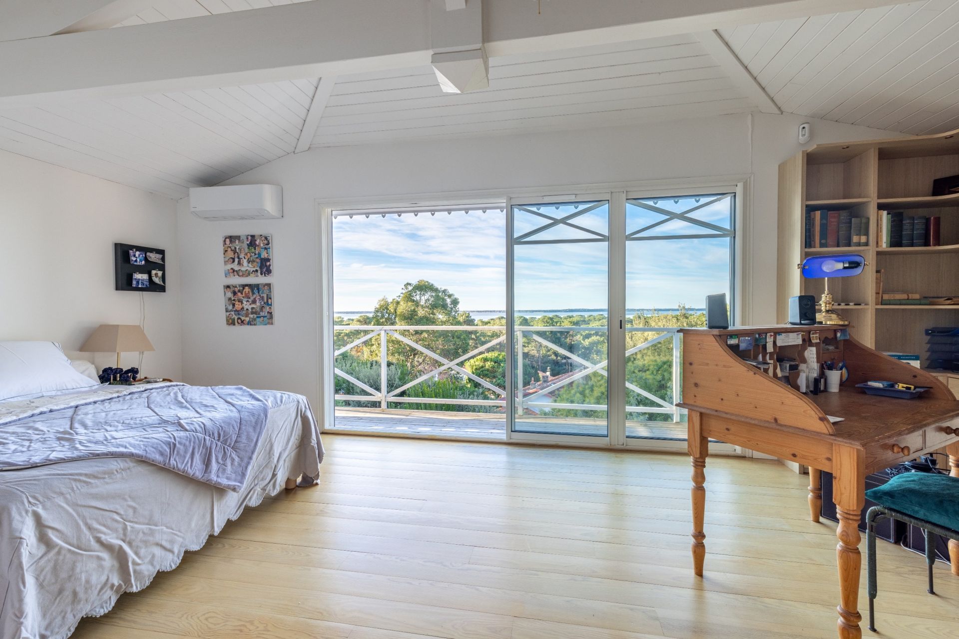 luxury house 9 Rooms for sale on PYLA SUR MER (33115)