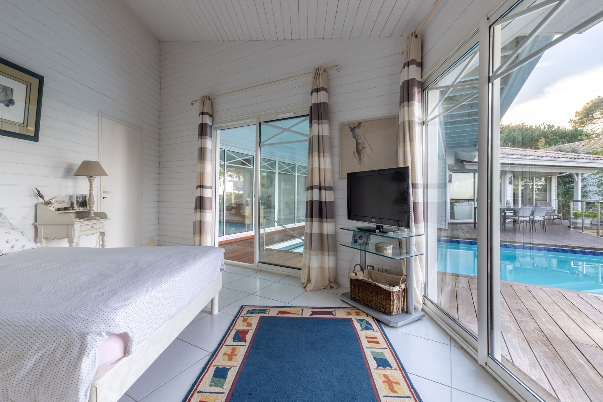 luxury house 9 Rooms for sale on PYLA SUR MER (33115)