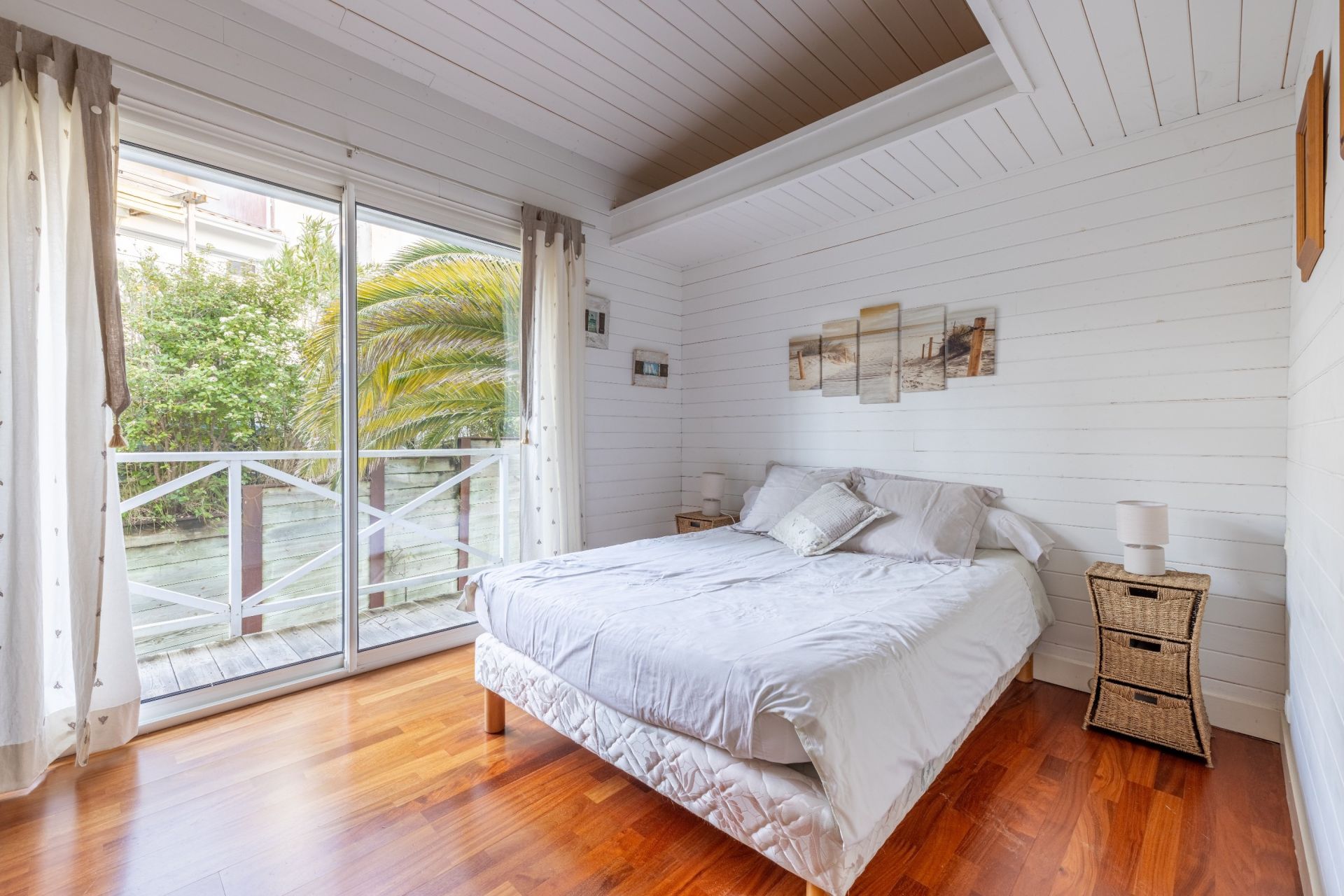 luxury house 9 Rooms for sale on PYLA SUR MER (33115)