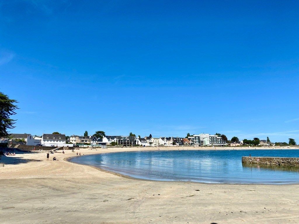 luxury house 8 Rooms for sale on LARMOR PLAGE (56260)