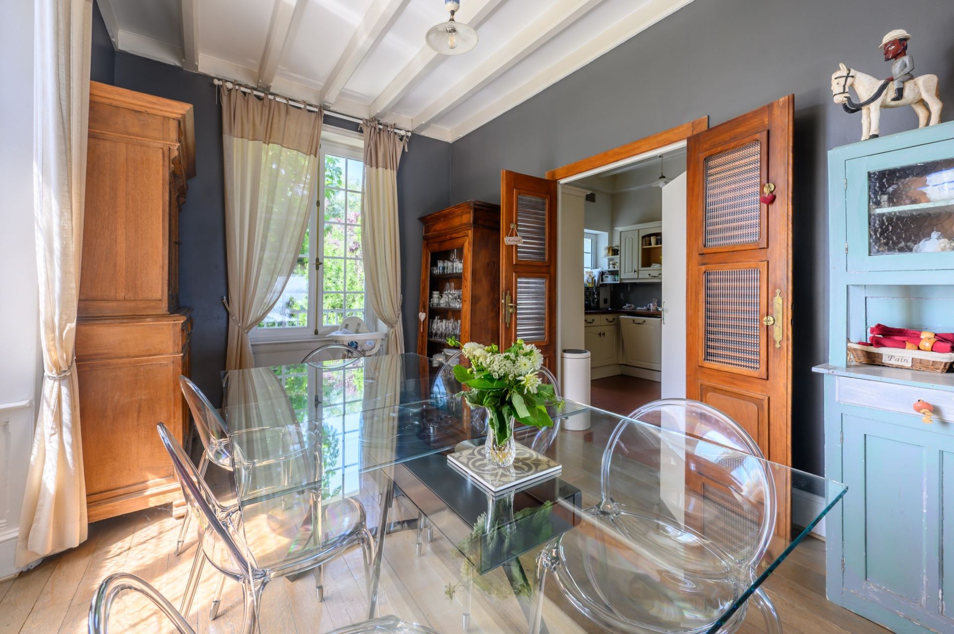 luxury house 8 Rooms for sale on LARMOR PLAGE (56260)