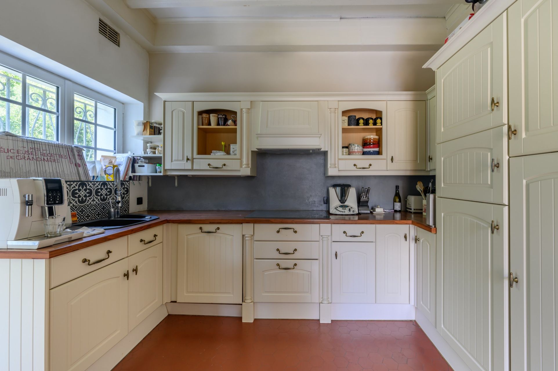 luxury house 8 Rooms for sale on LARMOR PLAGE (56260)