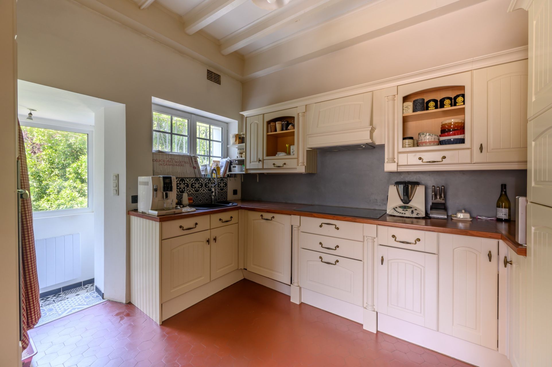 luxury house 8 Rooms for sale on LARMOR PLAGE (56260)