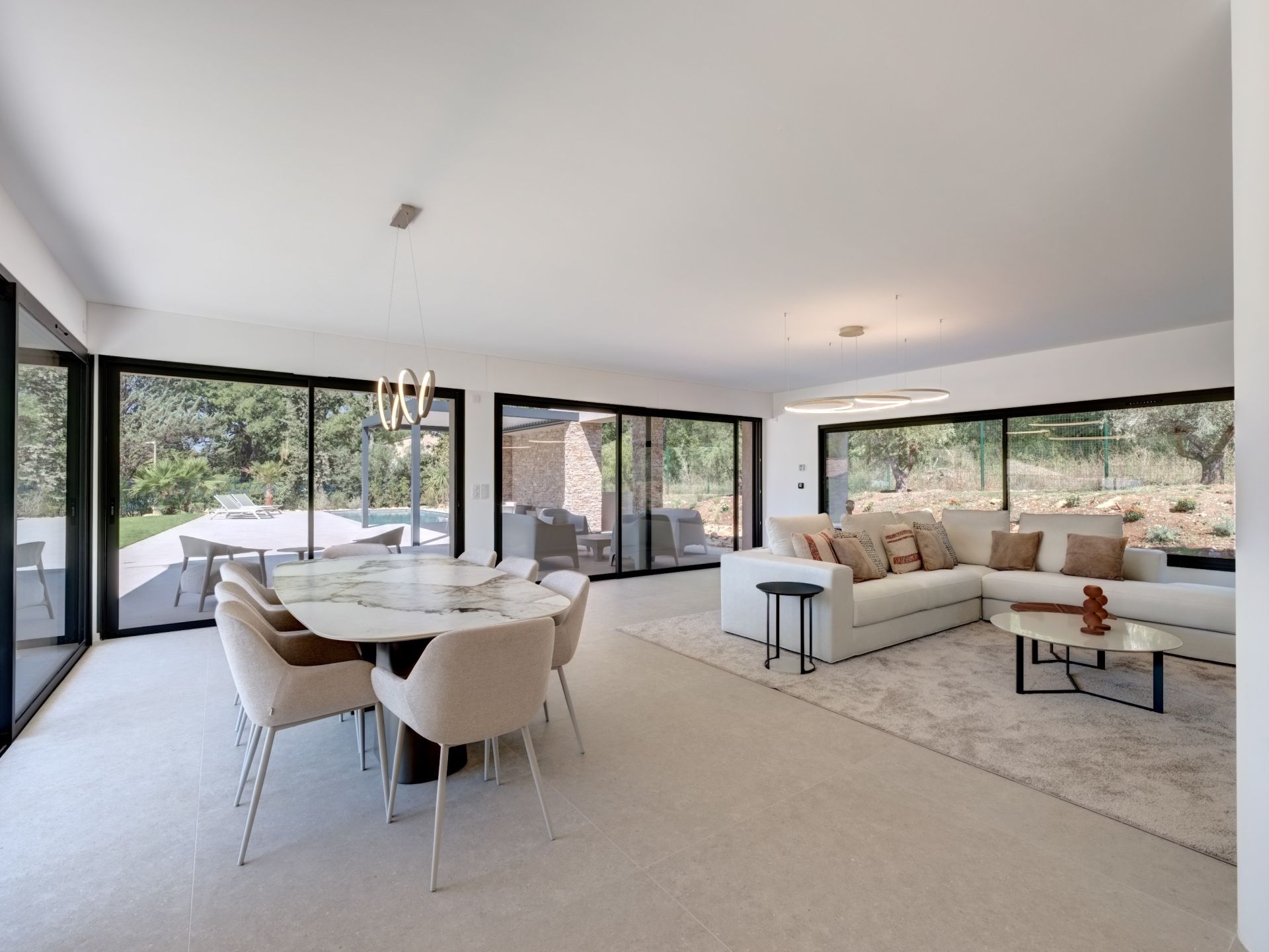 luxury villa 5 Rooms for sale on TOURRETTES (83440)