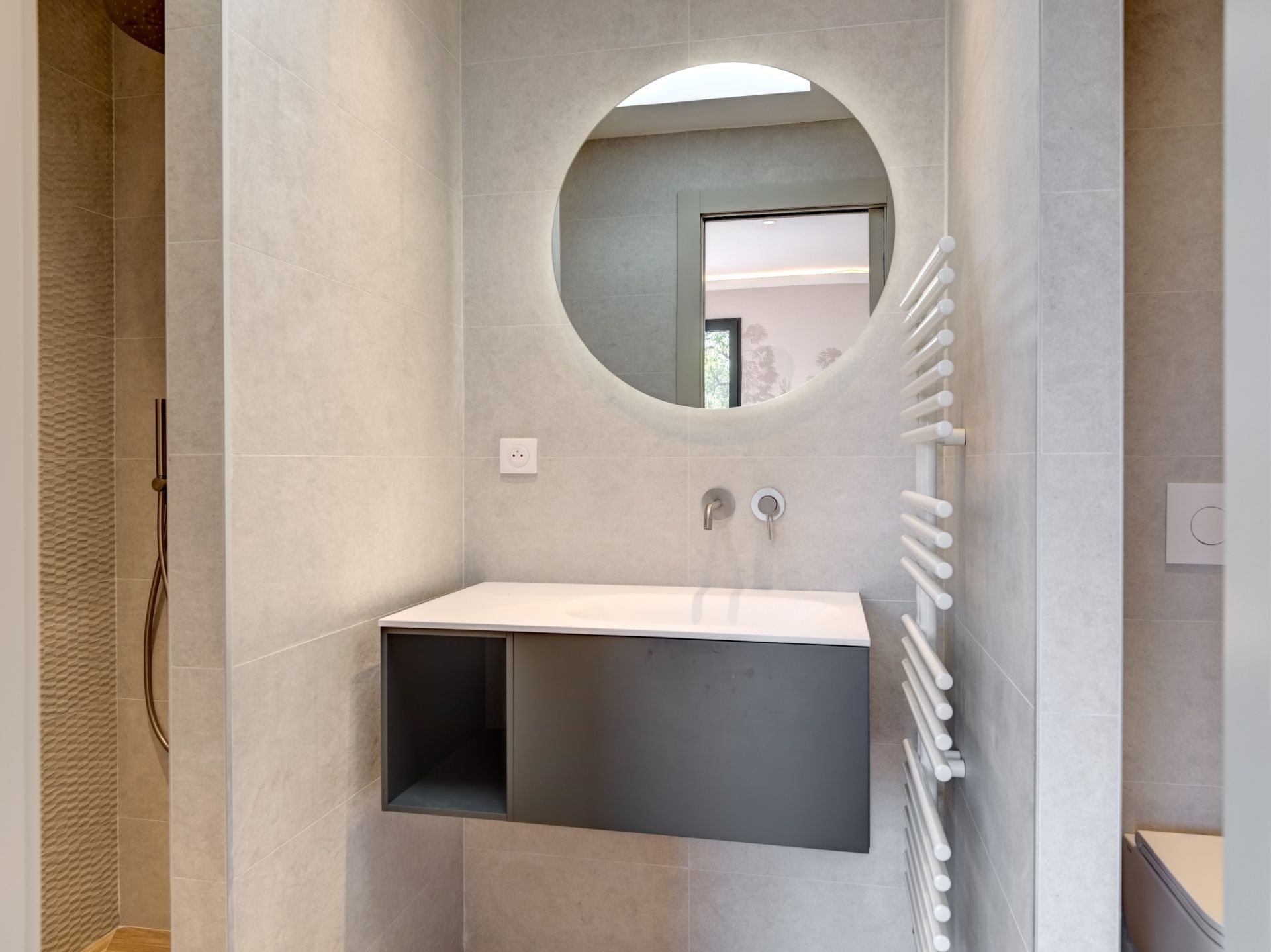 luxury villa 5 Rooms for sale on TOURRETTES (83440)