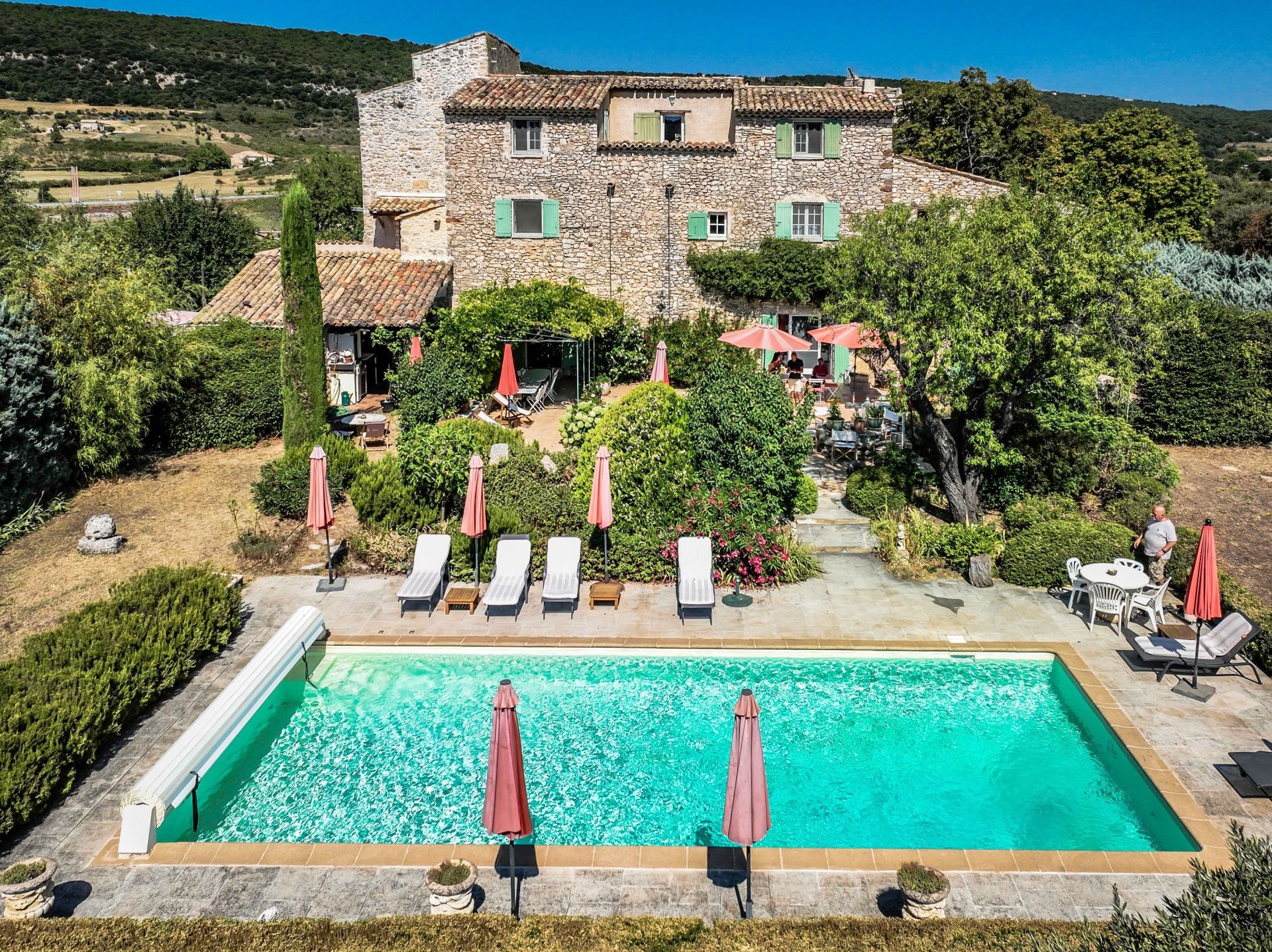 luxury house 20 Rooms for sale on VIENS (84750)