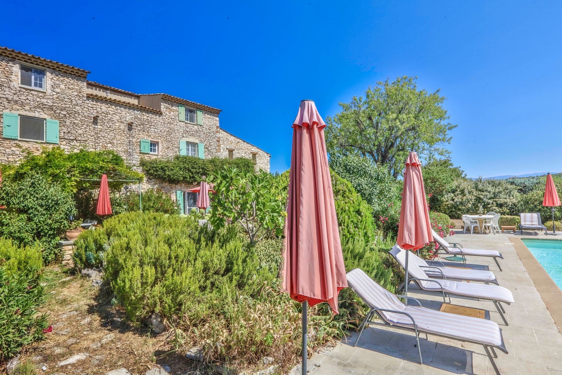 luxury house 20 Rooms for sale on VIENS (84750)