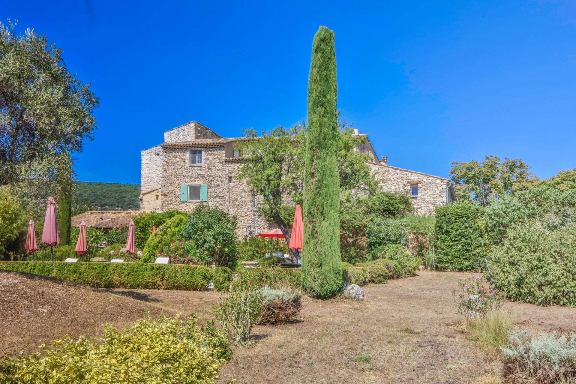 luxury house 20 Rooms for sale on VIENS (84750)