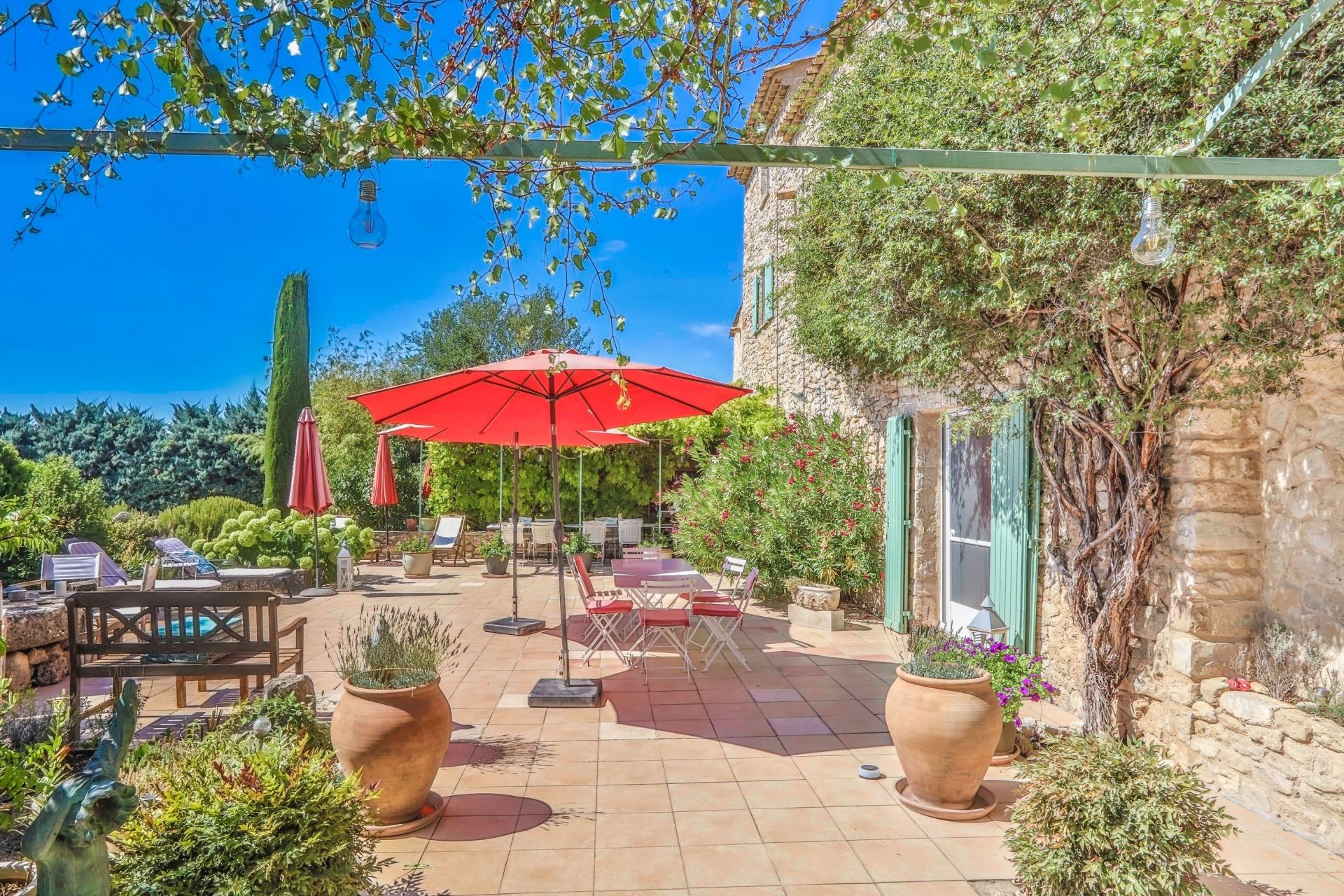 luxury house 20 Rooms for sale on VIENS (84750)