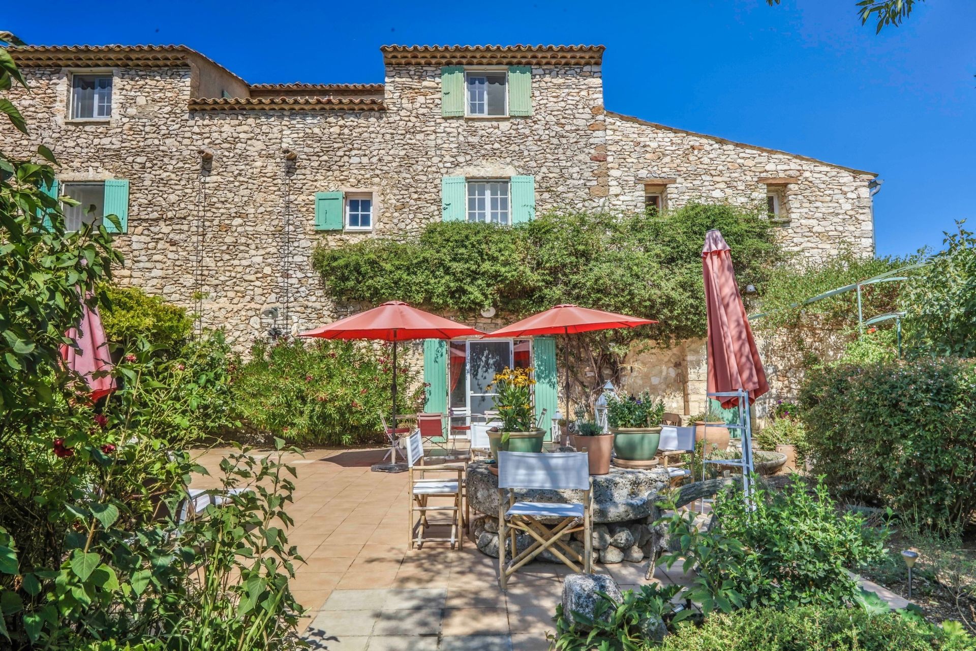luxury house 20 Rooms for sale on VIENS (84750)