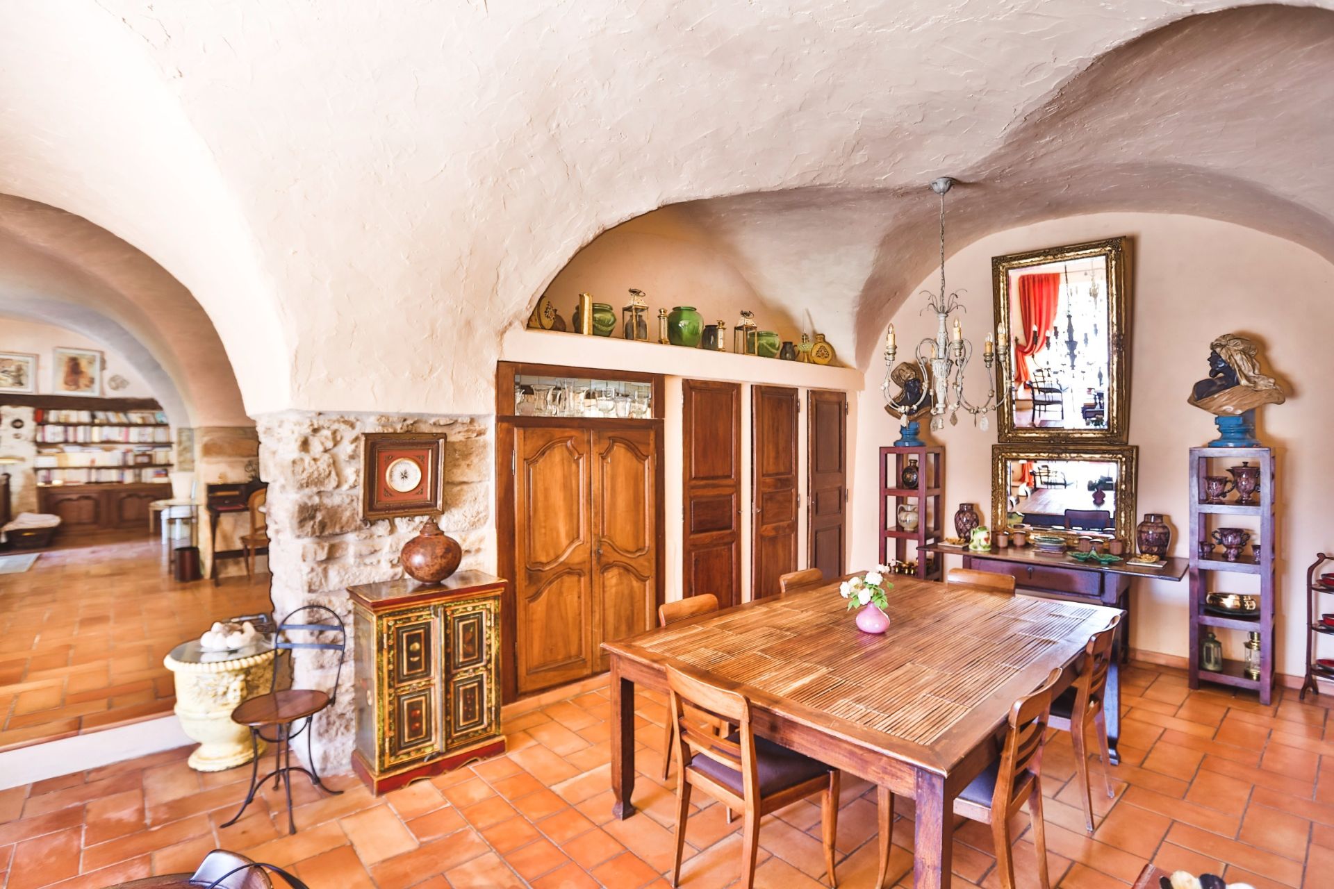 luxury house 20 Rooms for sale on VIENS (84750)