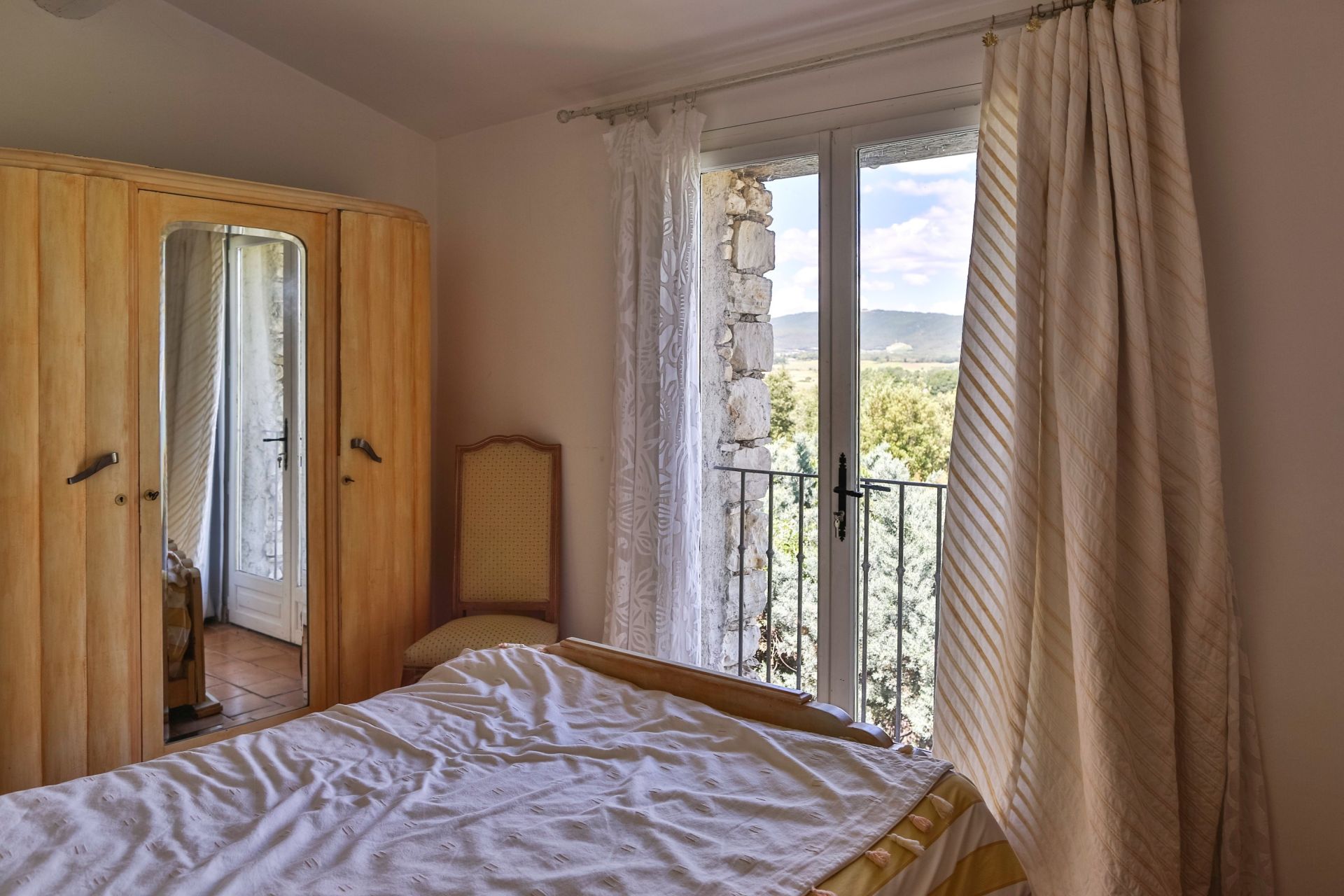 luxury house 20 Rooms for sale on VIENS (84750)