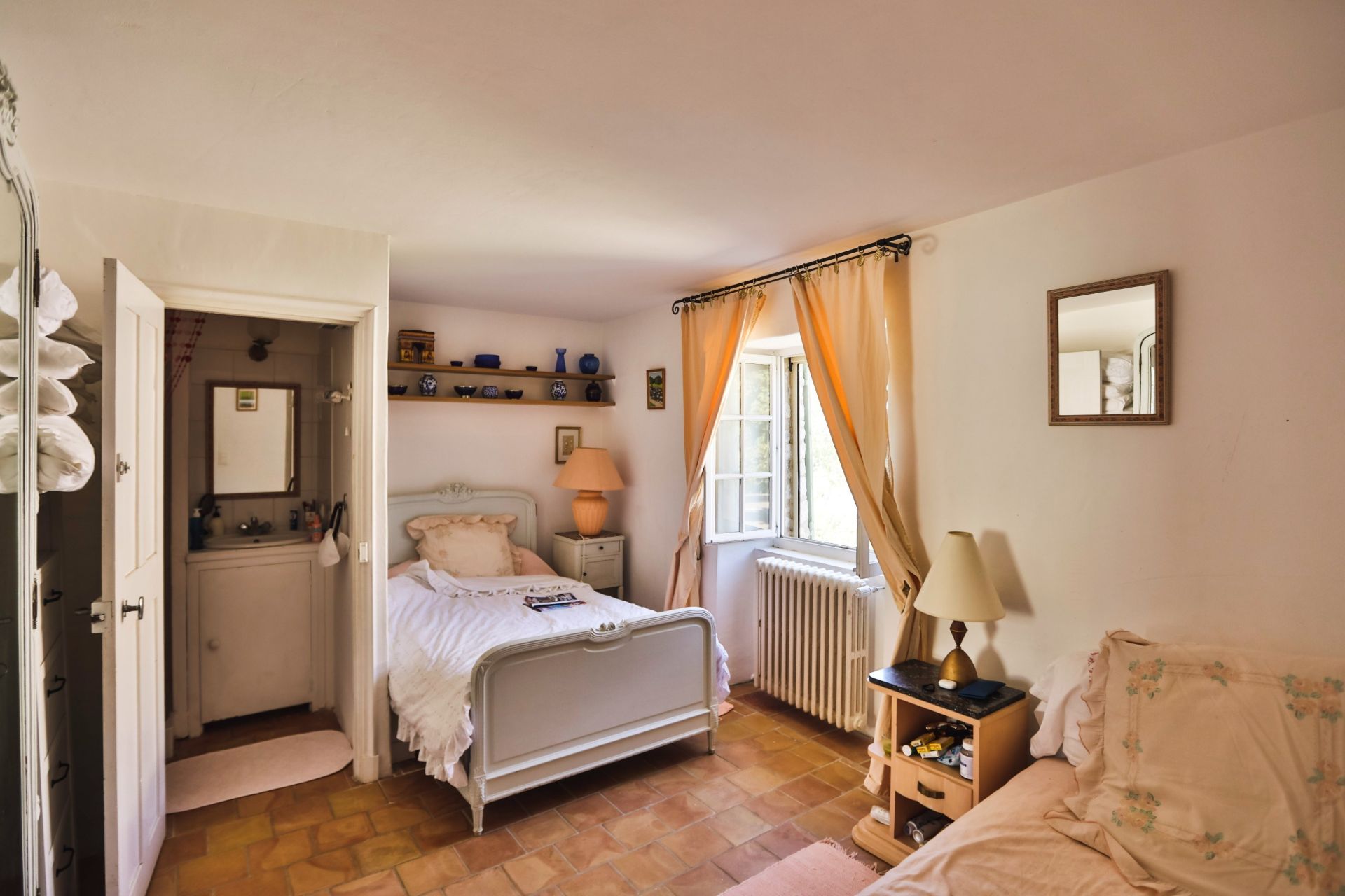 luxury house 20 Rooms for sale on VIENS (84750)