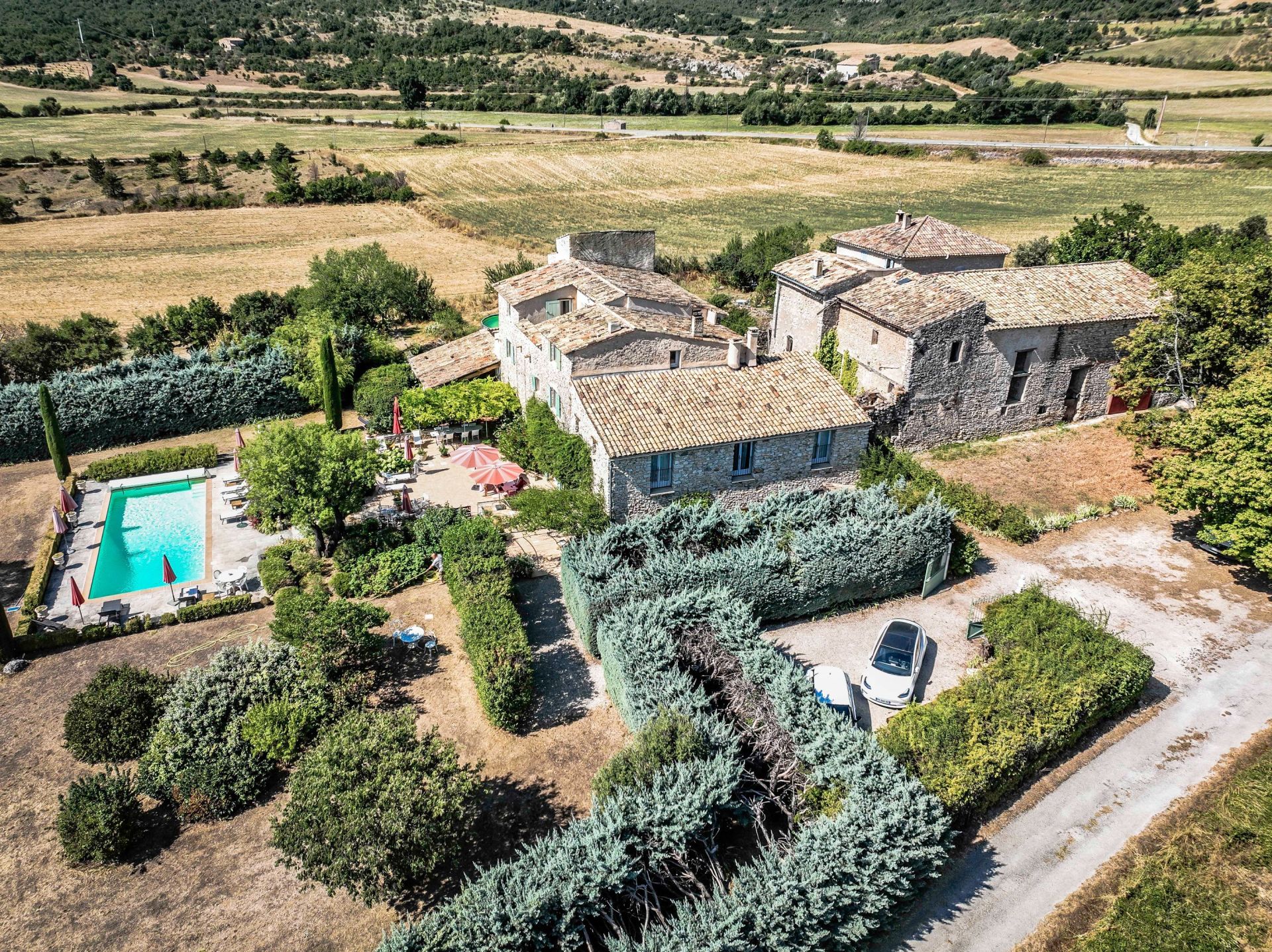 luxury house 20 Rooms for sale on VIENS (84750)