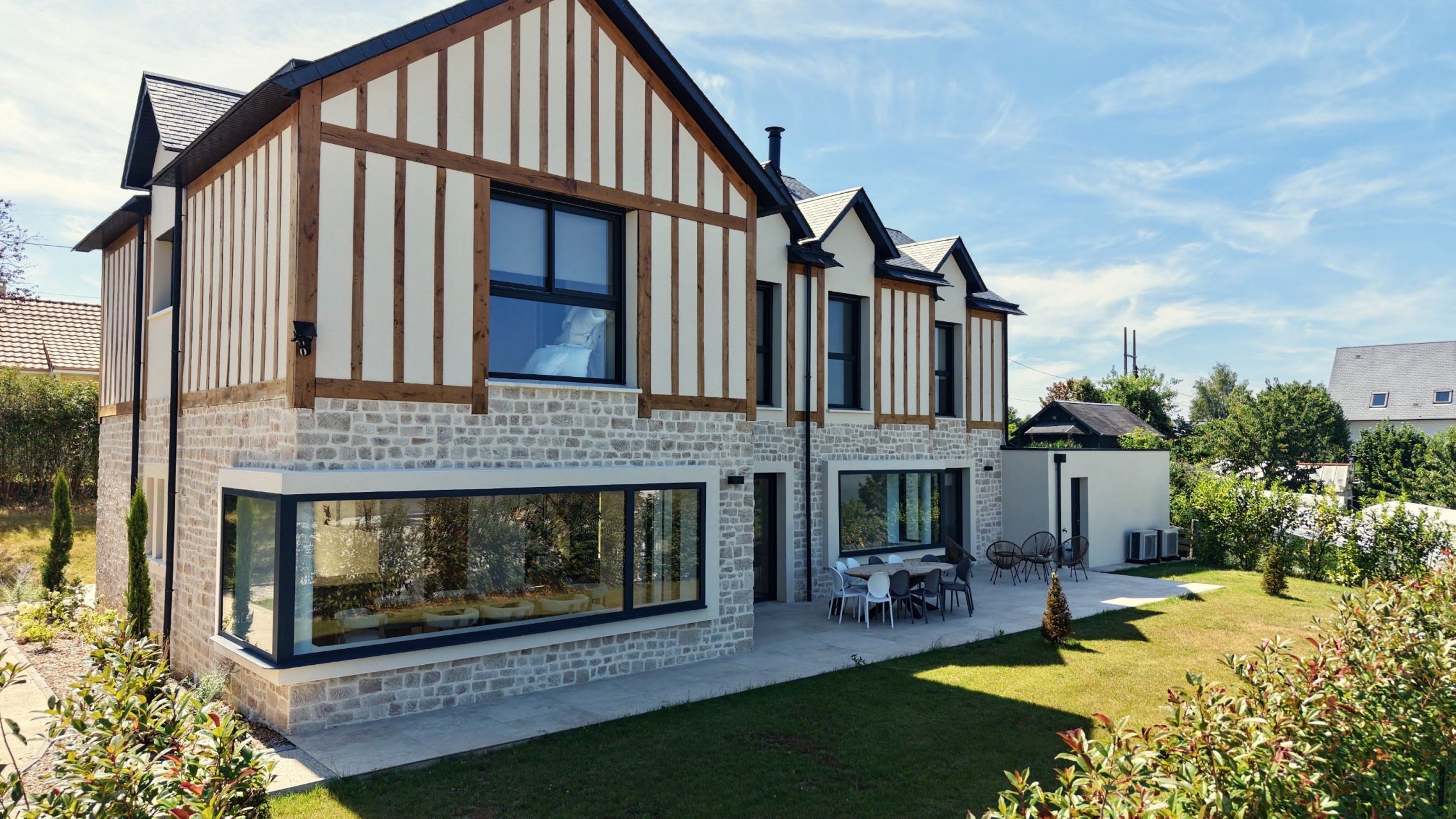 luxury house 8 Rooms for sale on TROUVILLE SUR MER (14360)
